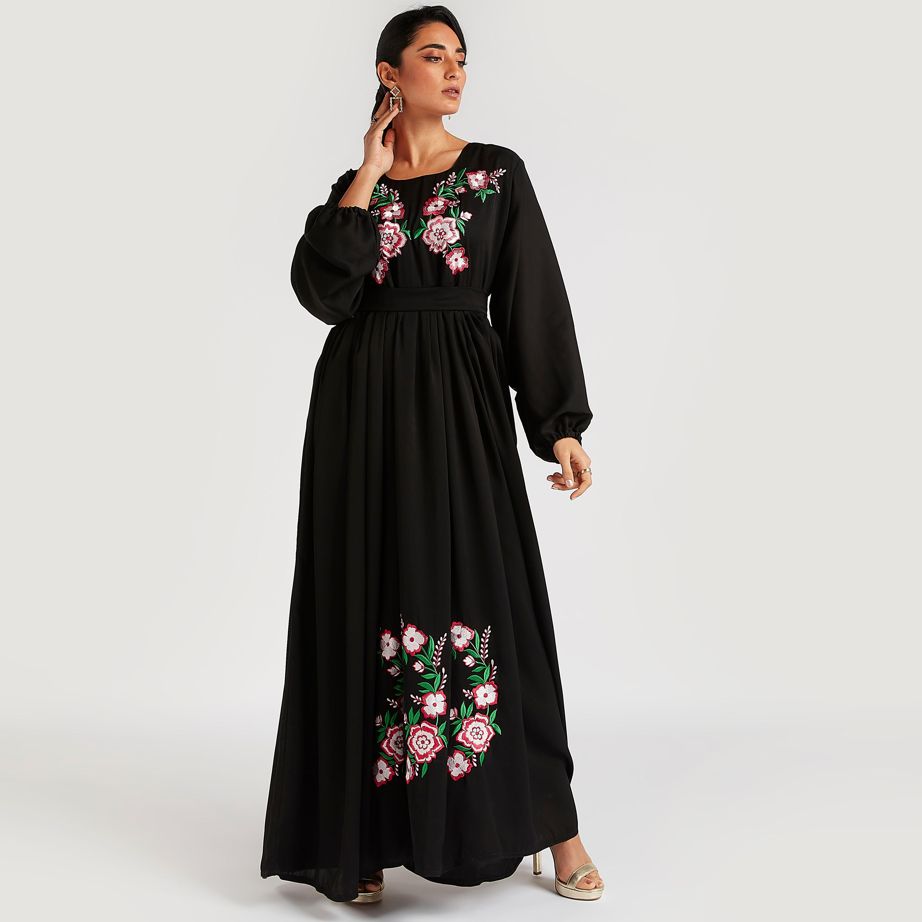 عباية مطرزة بالزهور بياقة مستديرة وحزام رباط-women-arabicclothing-abayas-image-1