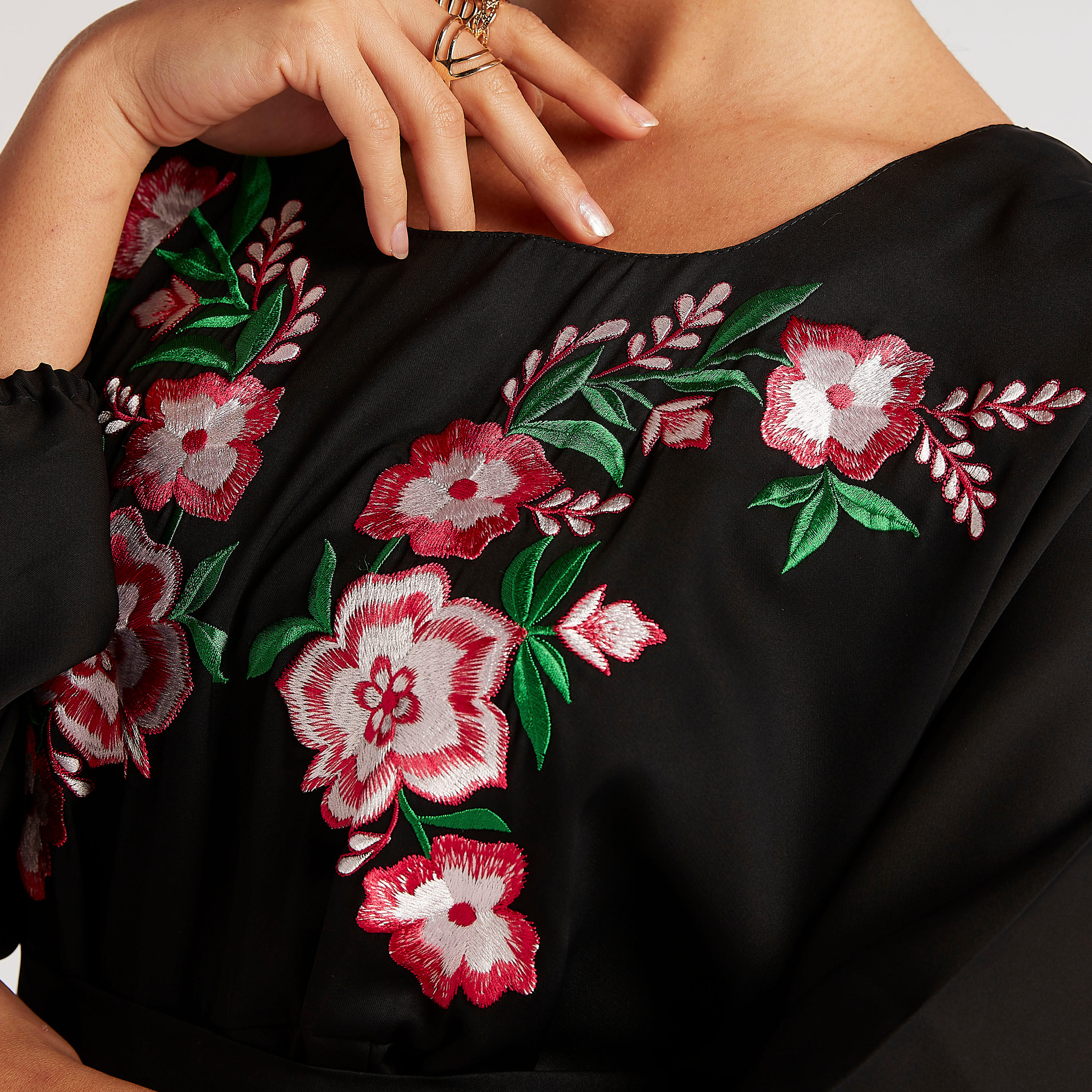 عباية مطرزة بالزهور بياقة مستديرة وحزام رباط-women-arabicclothing-abayas-image-6