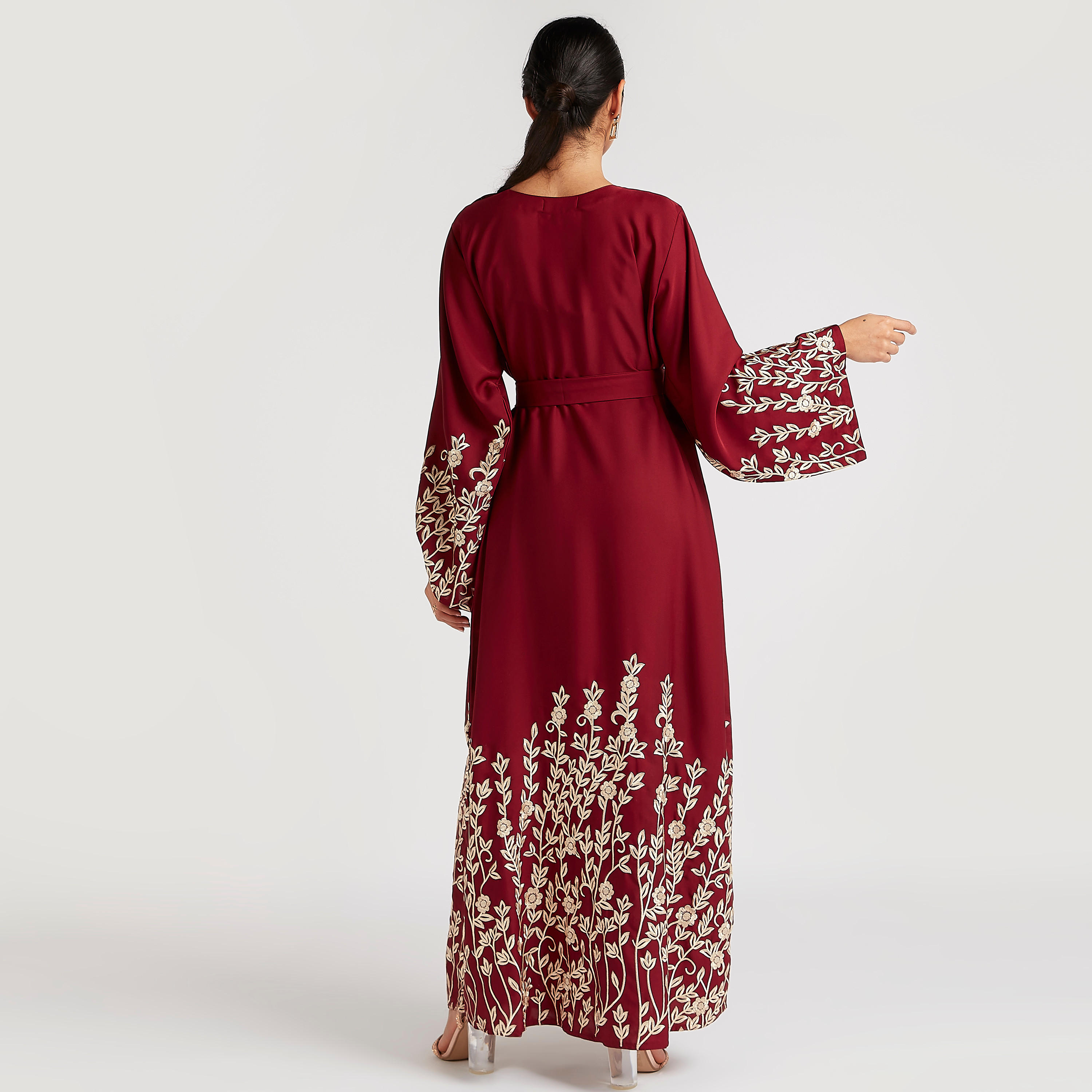 عباية إيه لاين طويلة بتفاصيل مطرّزة وأكمام طويلة من عبايات-women-arabicclothing-abayas-image-5