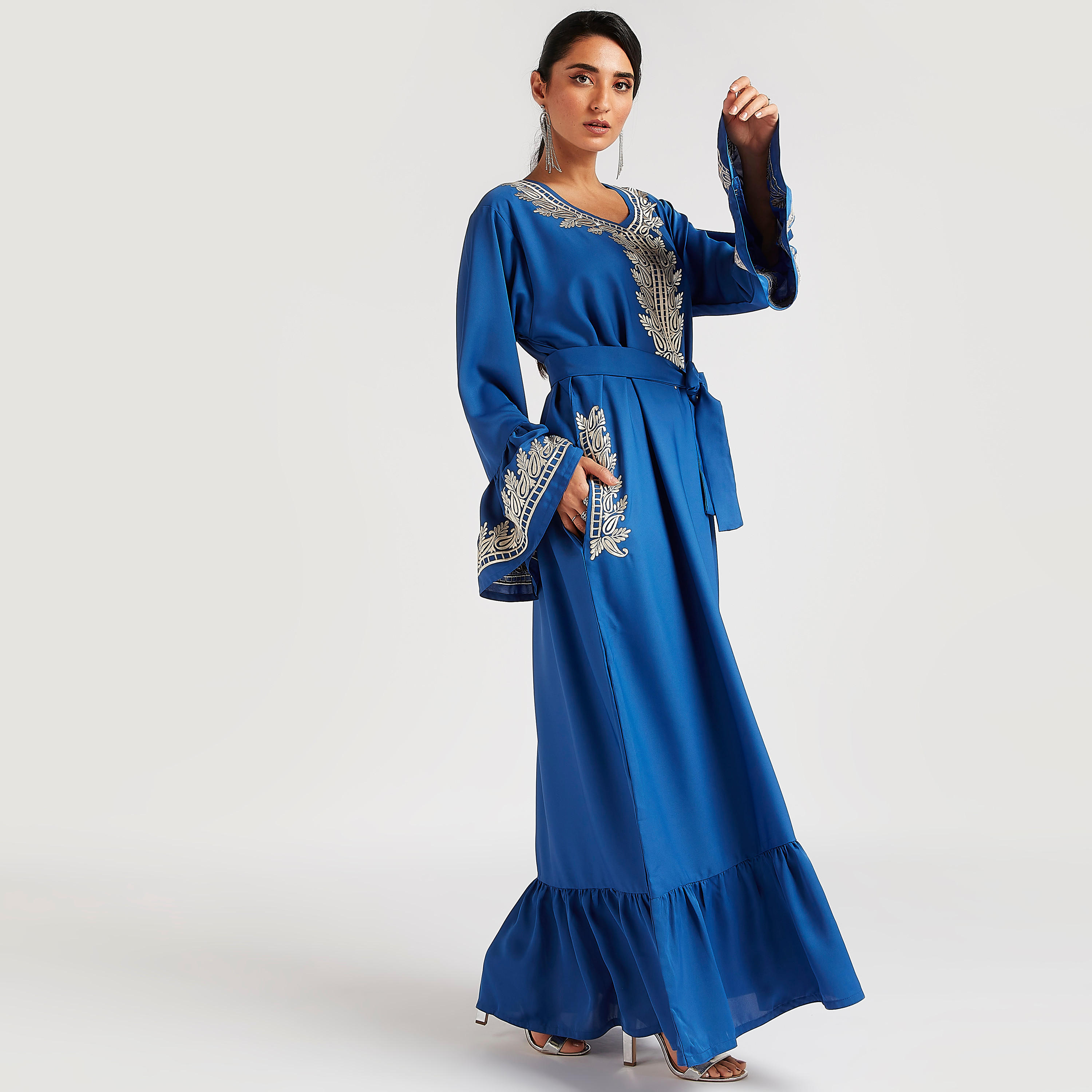 عباية مطرزة بجيوب وحزام بأربطة-women-arabicclothing-abayas-image-8