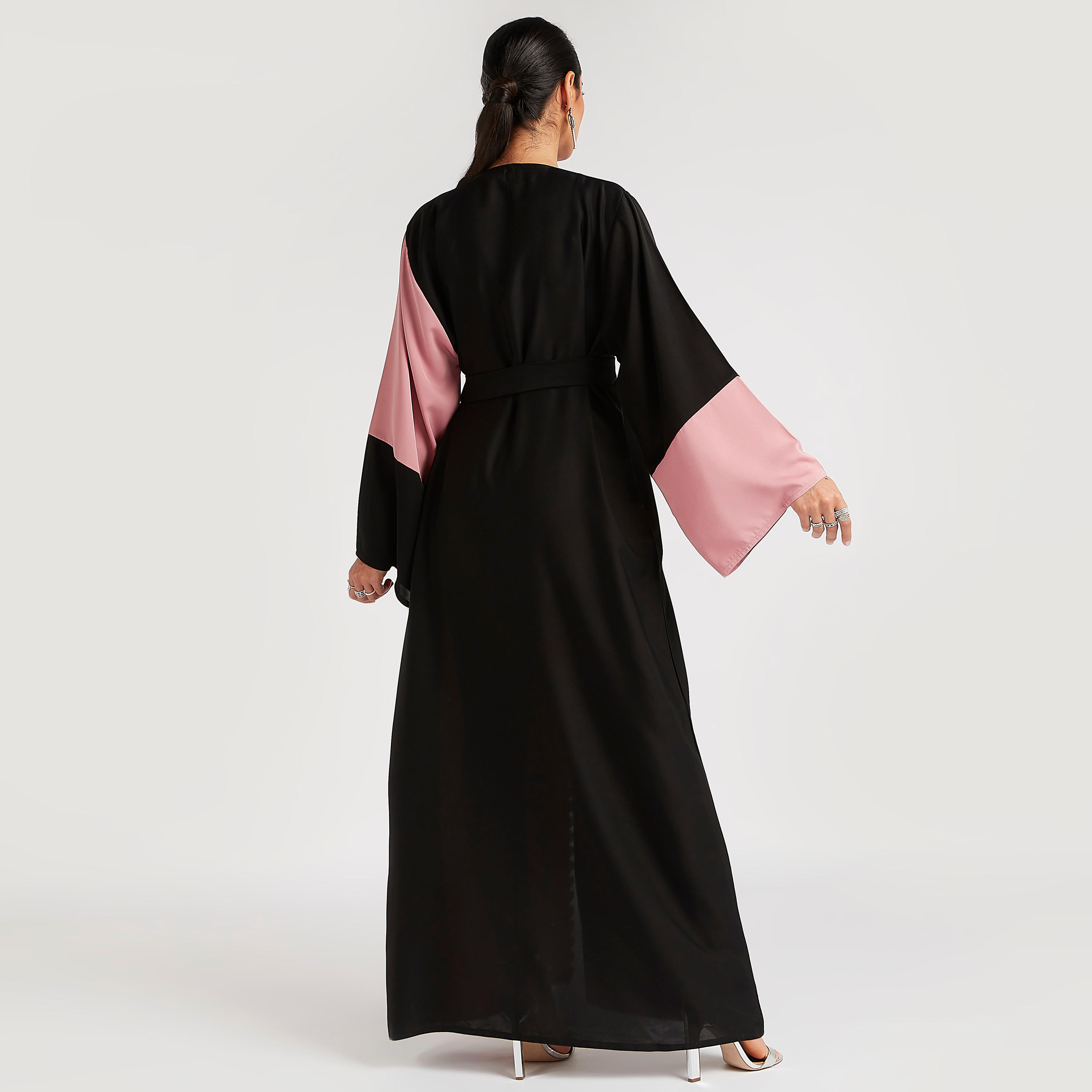 عباية مزينة بالدانتيل مع ياقة على شكل V وحزام رباط-women-arabicclothing-abayas-image-5