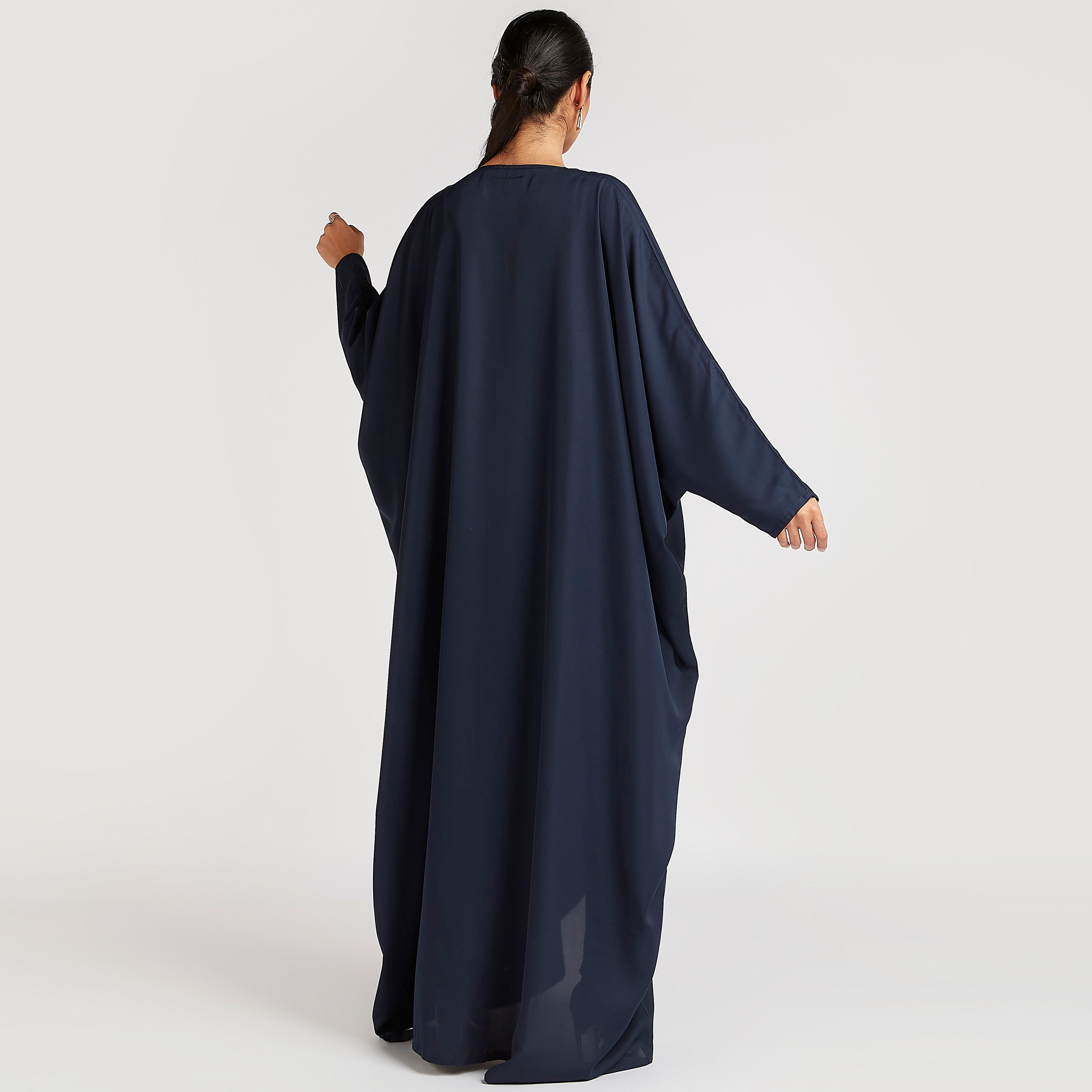 عباية إيه لاين مطرّزة بياقة v من عبايات-women-arabicclothing-abayas-image-5