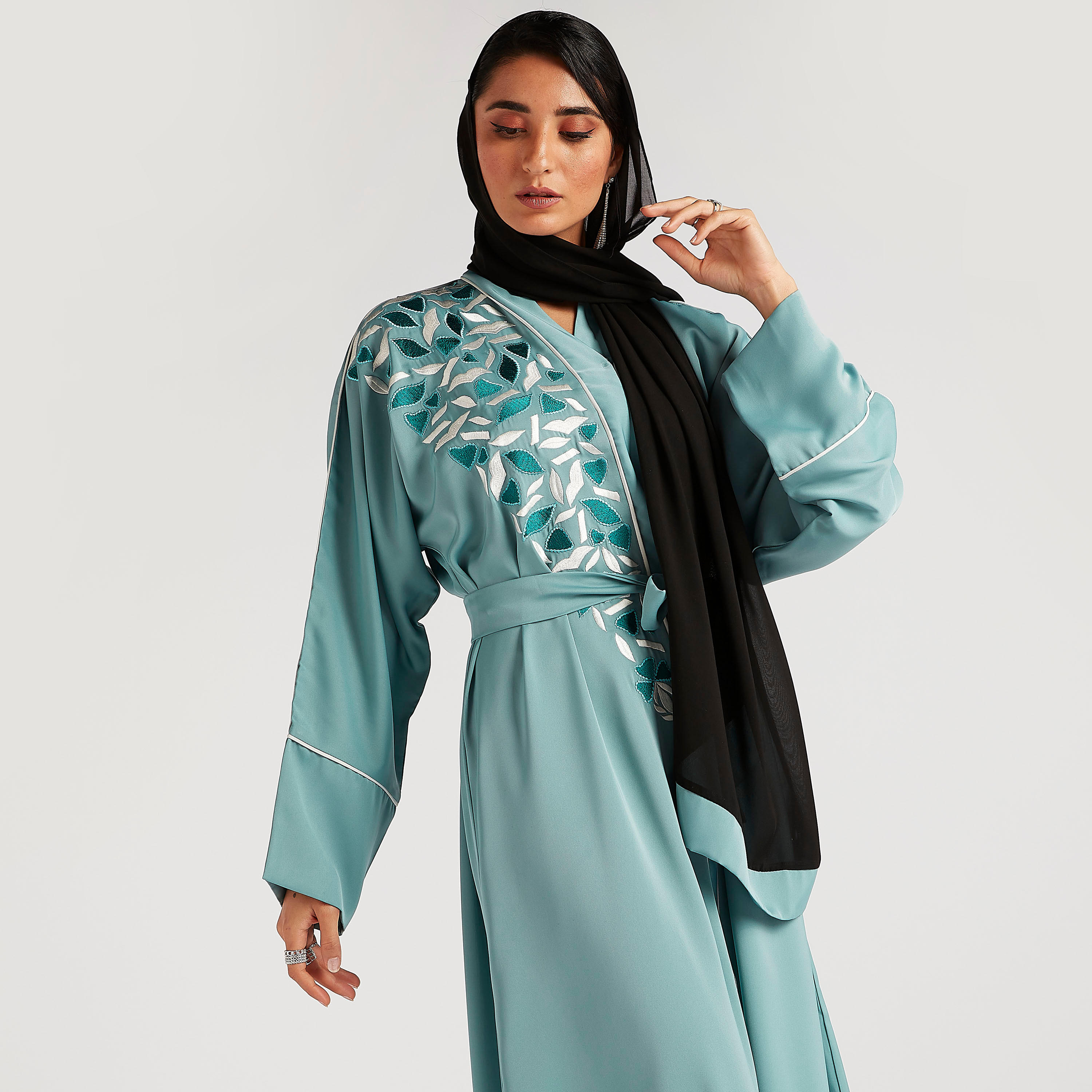 عباية مطرزة إيه لاين بحزام من عبايات-women-arabicclothing-abayas-image-5