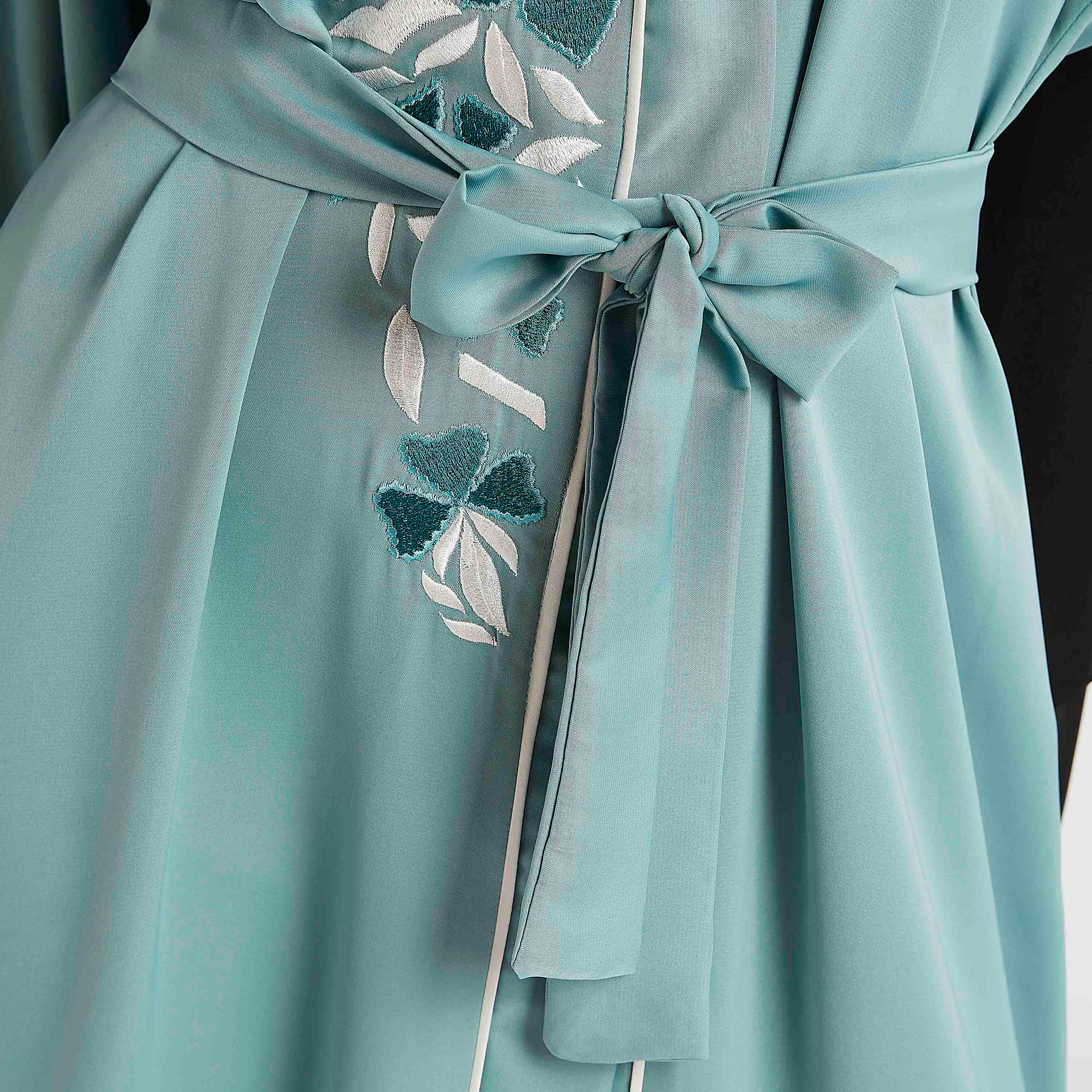 عباية مطرزة إيه لاين بحزام من عبايات-women-arabicclothing-abayas-image-4