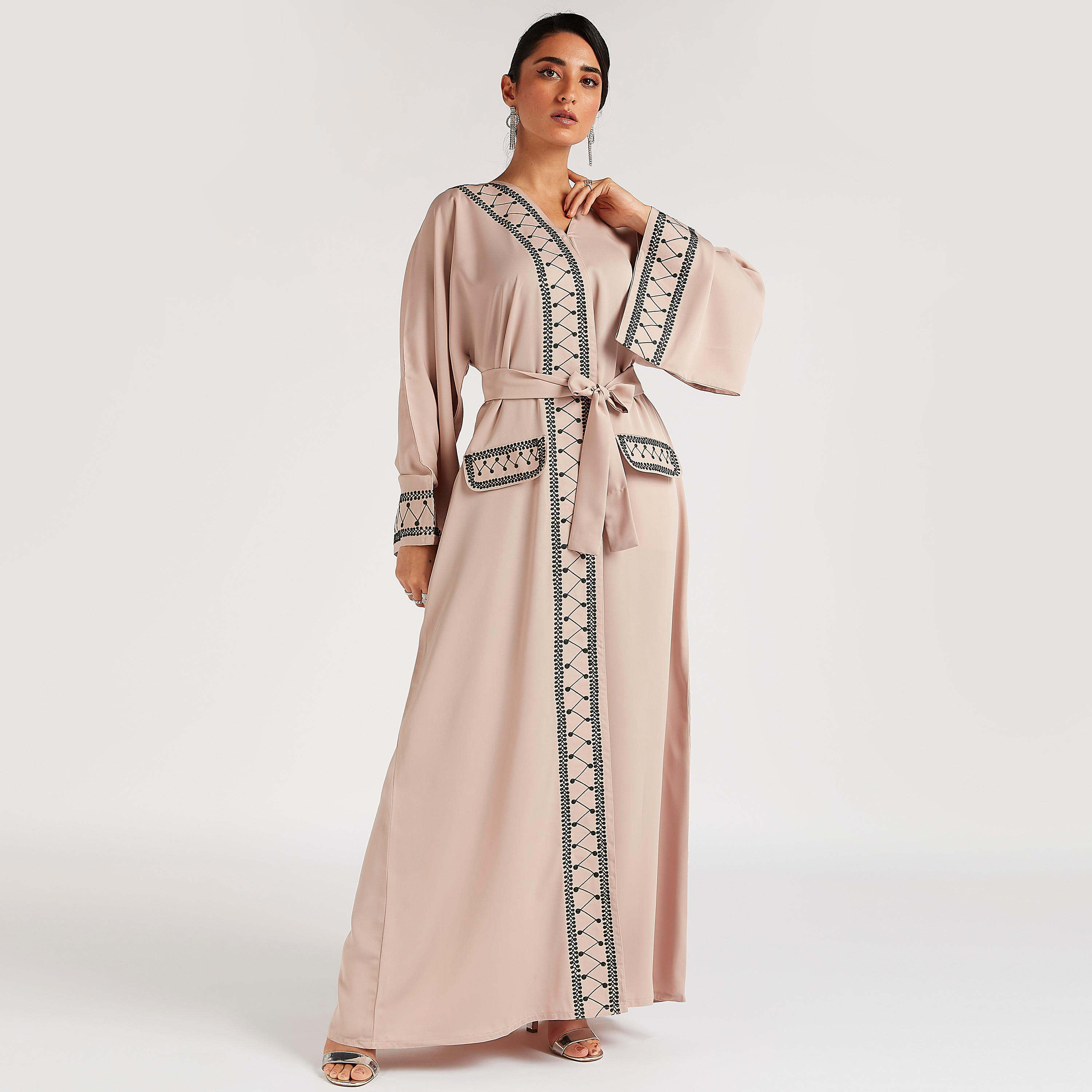عباية مطرزة إيه لاين بحزام وجيوب بطية من عبايات-women-arabicclothing-abayas-image-1