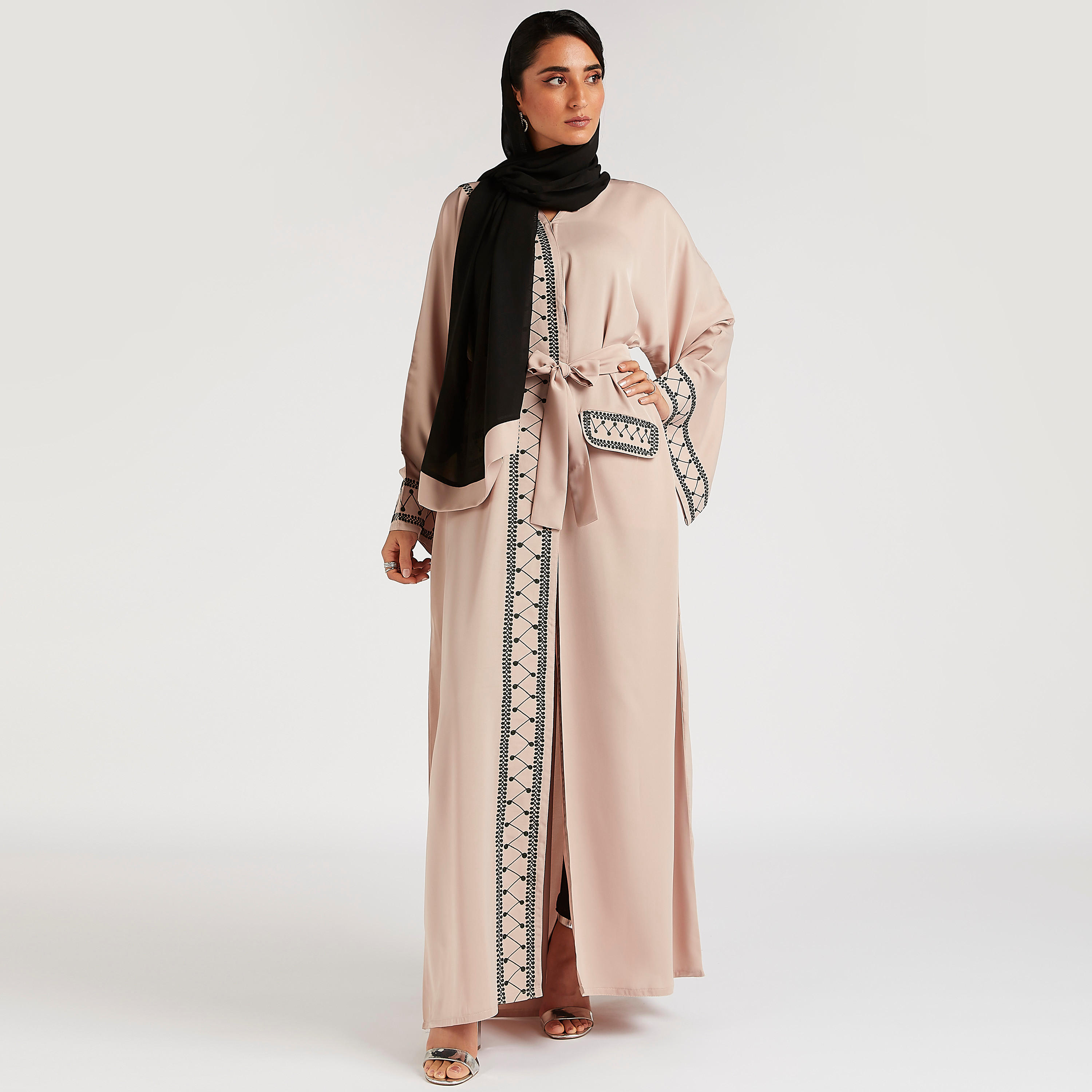 عباية مطرزة إيه لاين بحزام وجيوب بطية من عبايات-women-arabicclothing-abayas-image-4
