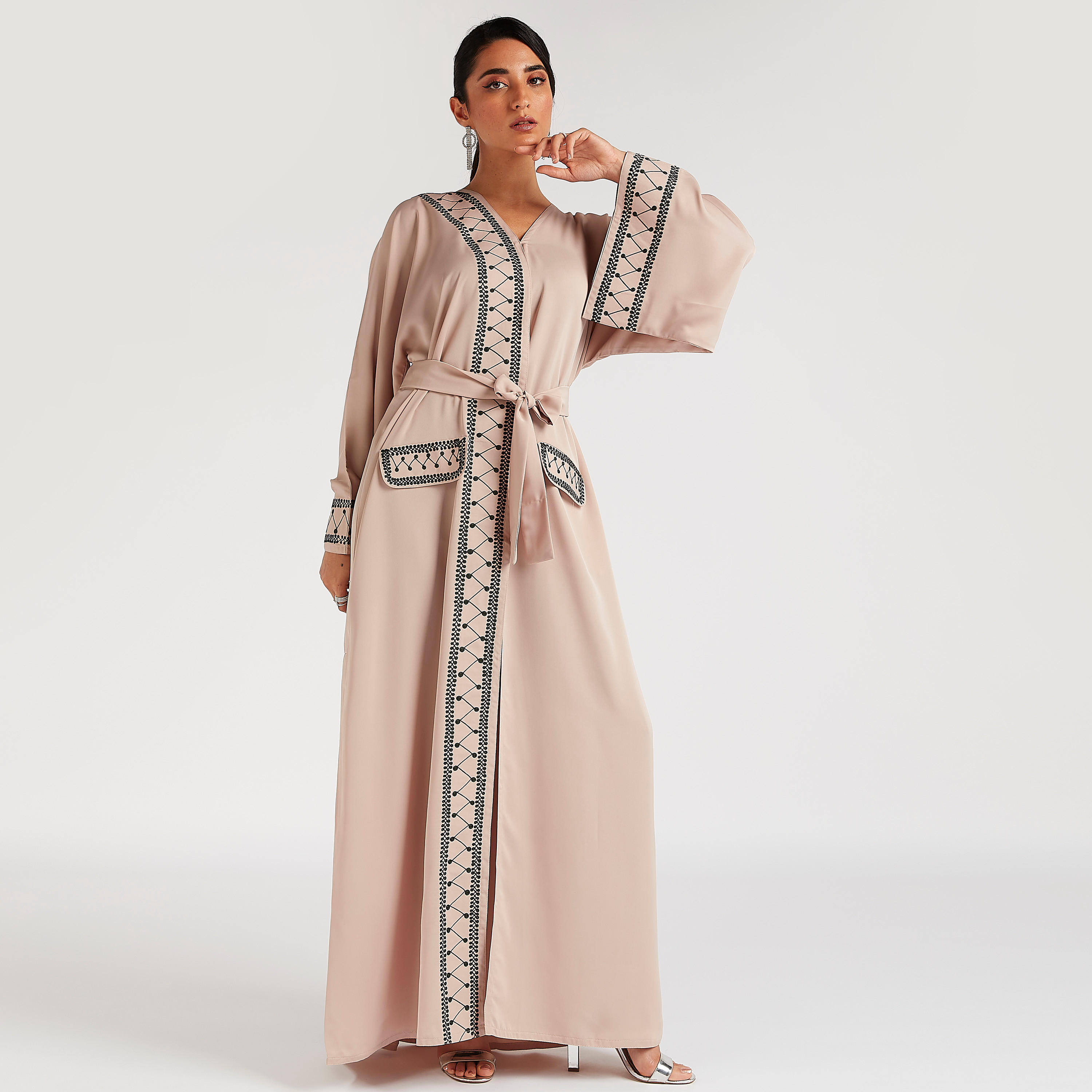 عباية مطرزة إيه لاين بحزام وجيوب بطية من عبايات-women-arabicclothing-abayas-image-8