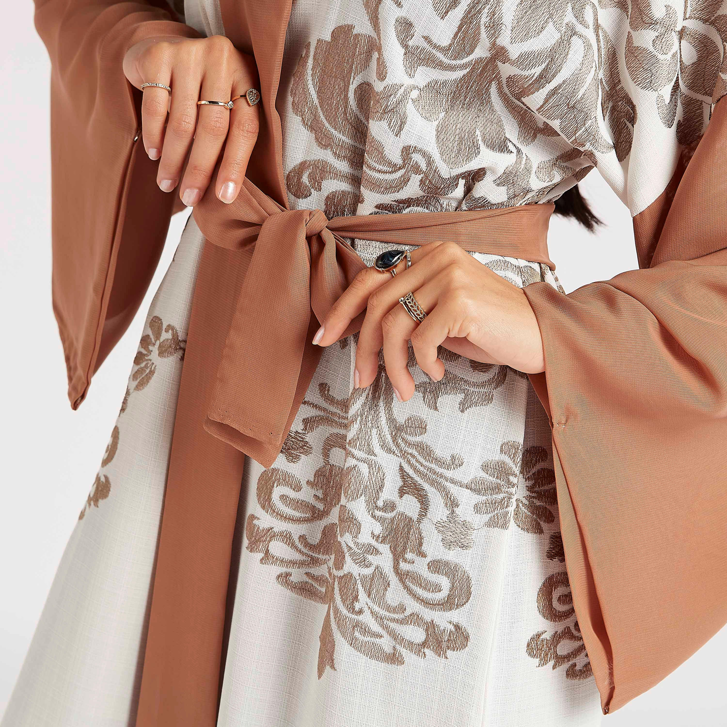 عباية إيه لاين مطرّزة بحزام وأكمام واسعة من عبايات-women-arabicclothing-abayas-image-5