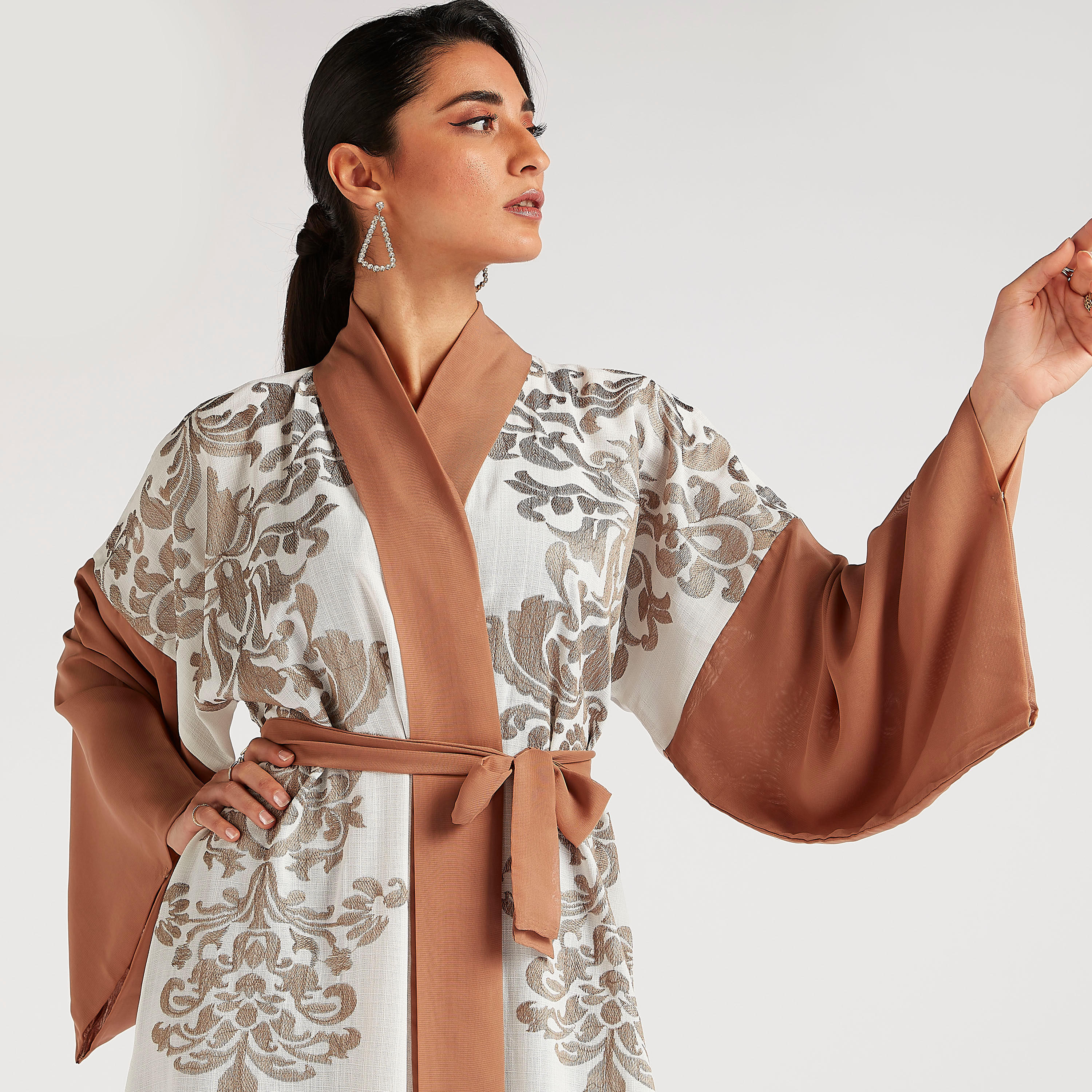 عباية إيه لاين مطرّزة بحزام وأكمام واسعة من عبايات-women-arabicclothing-abayas-image-8