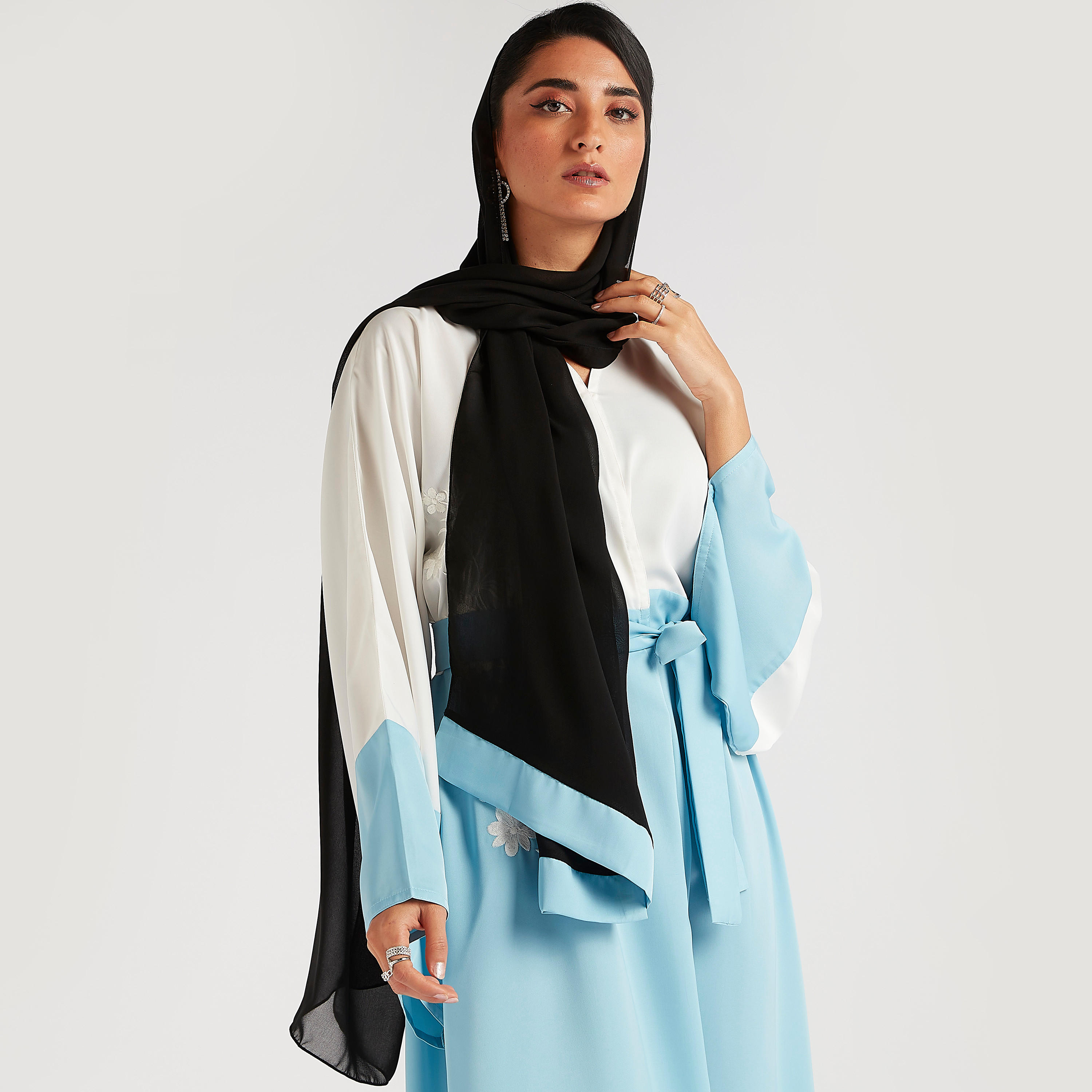 عباية مطرزة قوالب ملونة مع حزام رباط من عبايات-women-arabicclothing-abayas-image-2