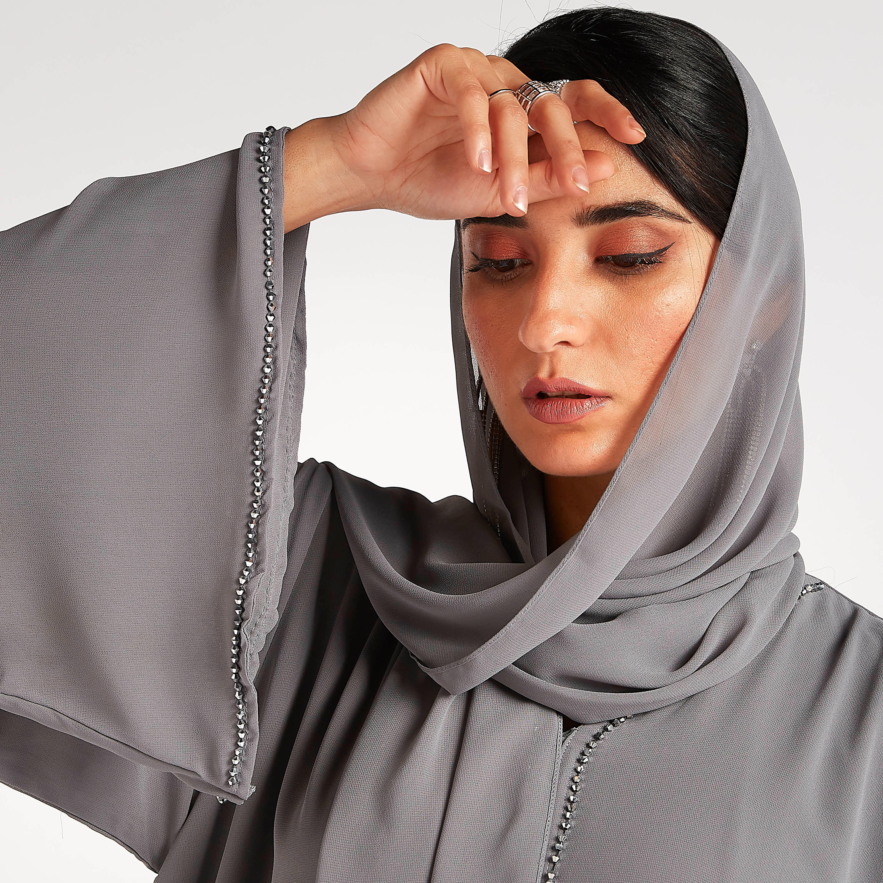 عباية إيه لاين مزيّنة بطبقات من عبايات-women-arabicclothing-abayas-image-3