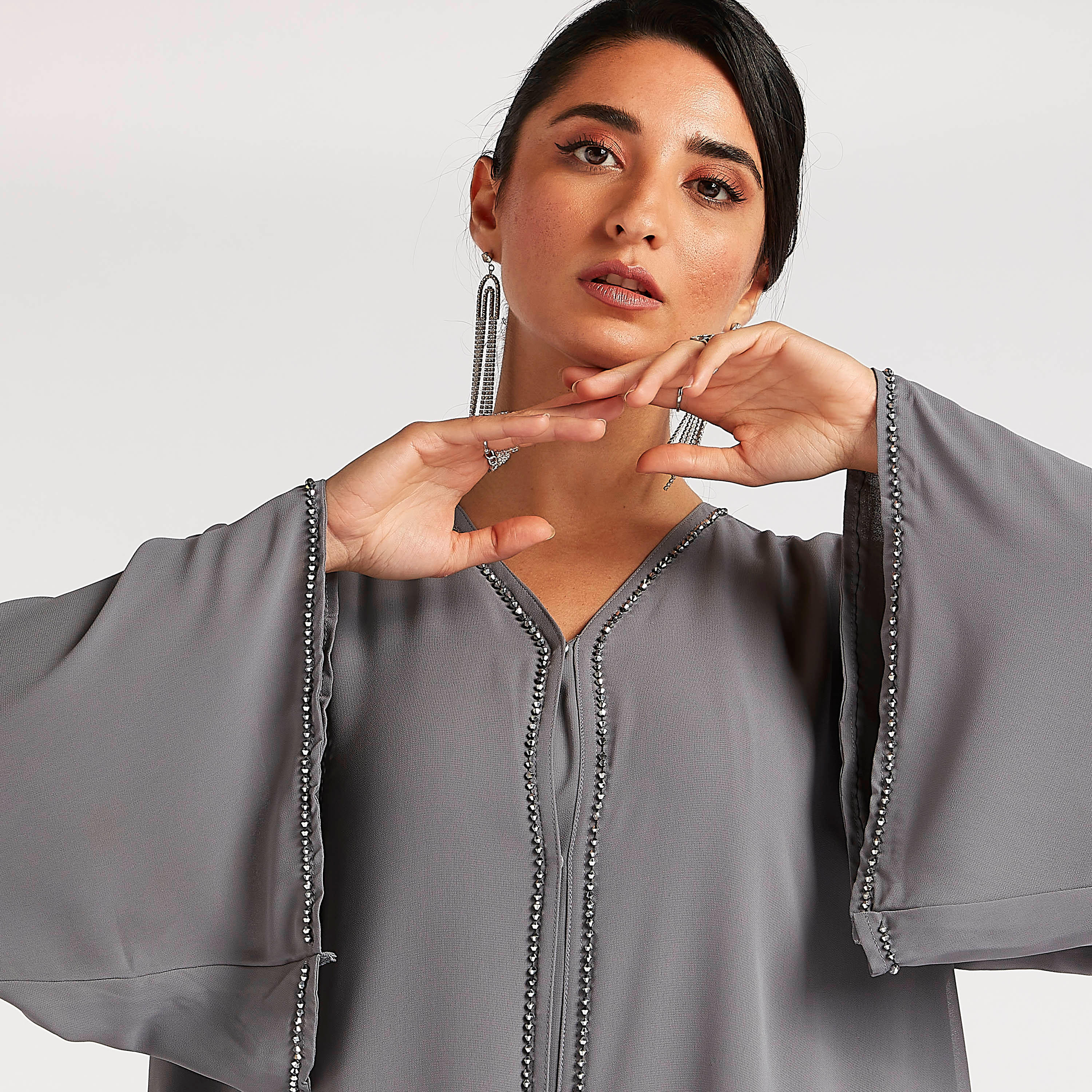 عباية إيه لاين مزيّنة بطبقات من عبايات-women-arabicclothing-abayas-image-7
