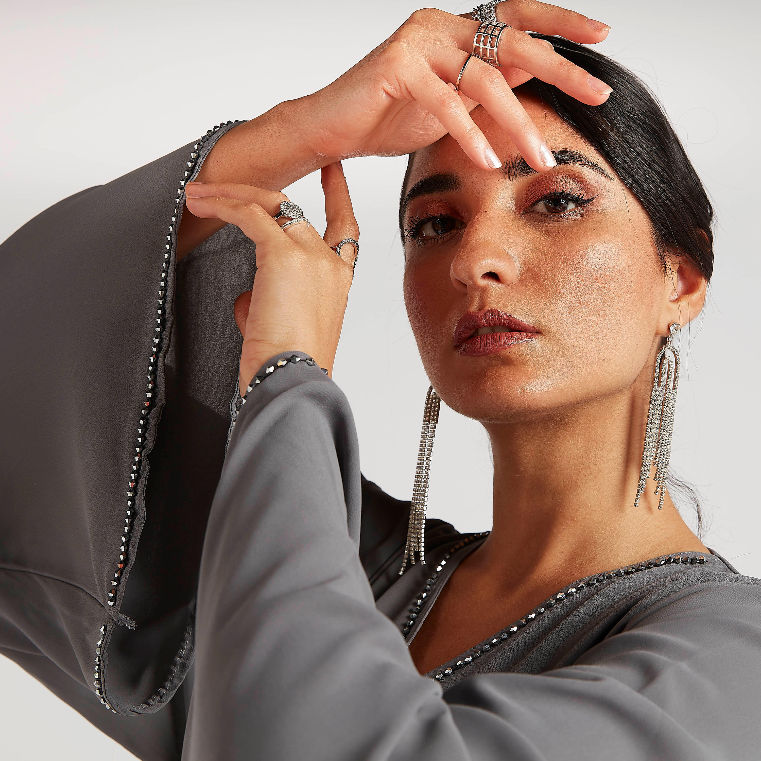 عباية إيه لاين مزيّنة بطبقات من عبايات-women-arabicclothing-abayas-image-9