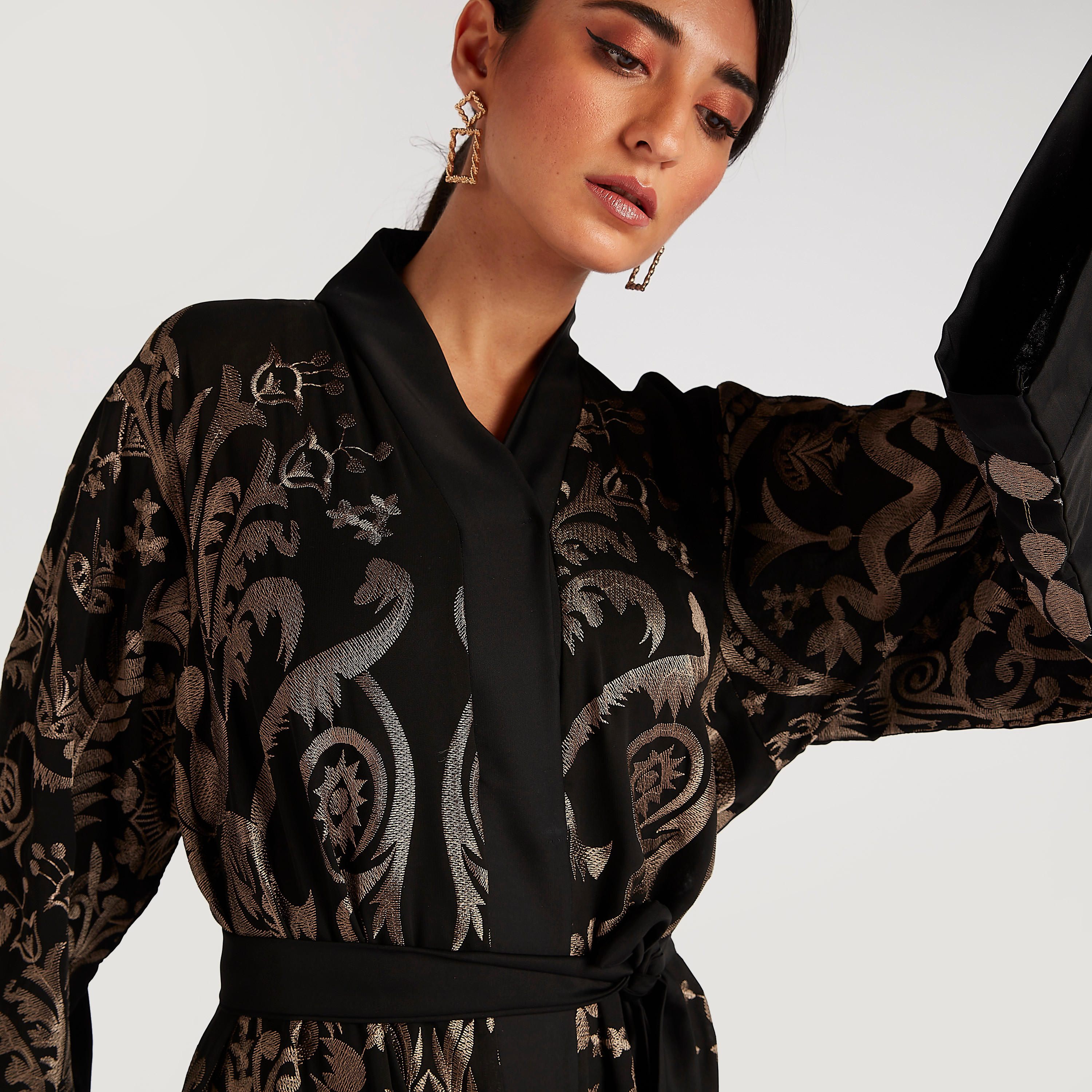 عباية مطرزة إيه لاين بحزام من عبايات-women-arabicclothing-abayas-image-3