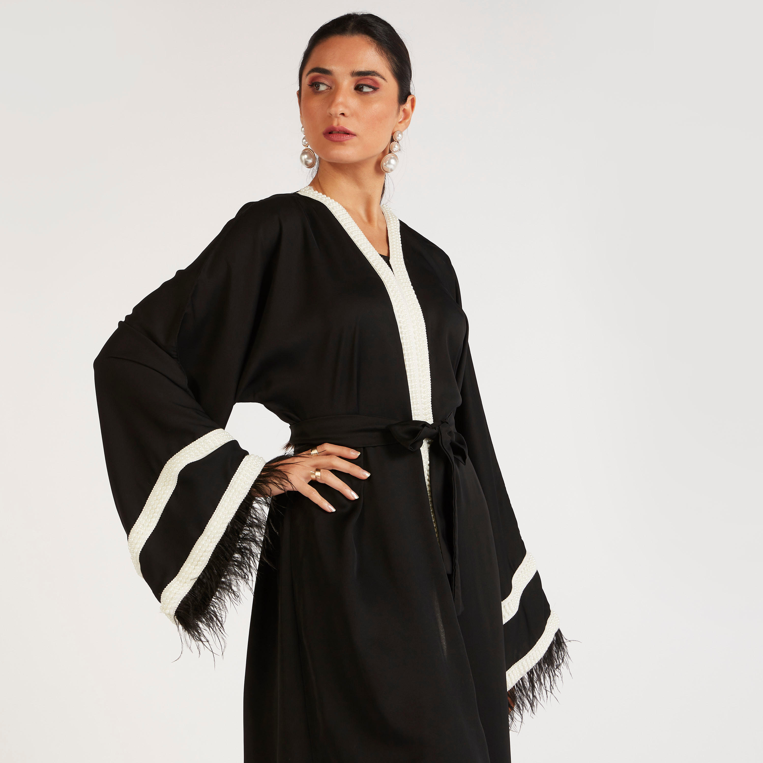 عباية إيه لاين مزيّنة بتفاصيل متباينة من عبايات-women-arabicclothing-abayas-image-3