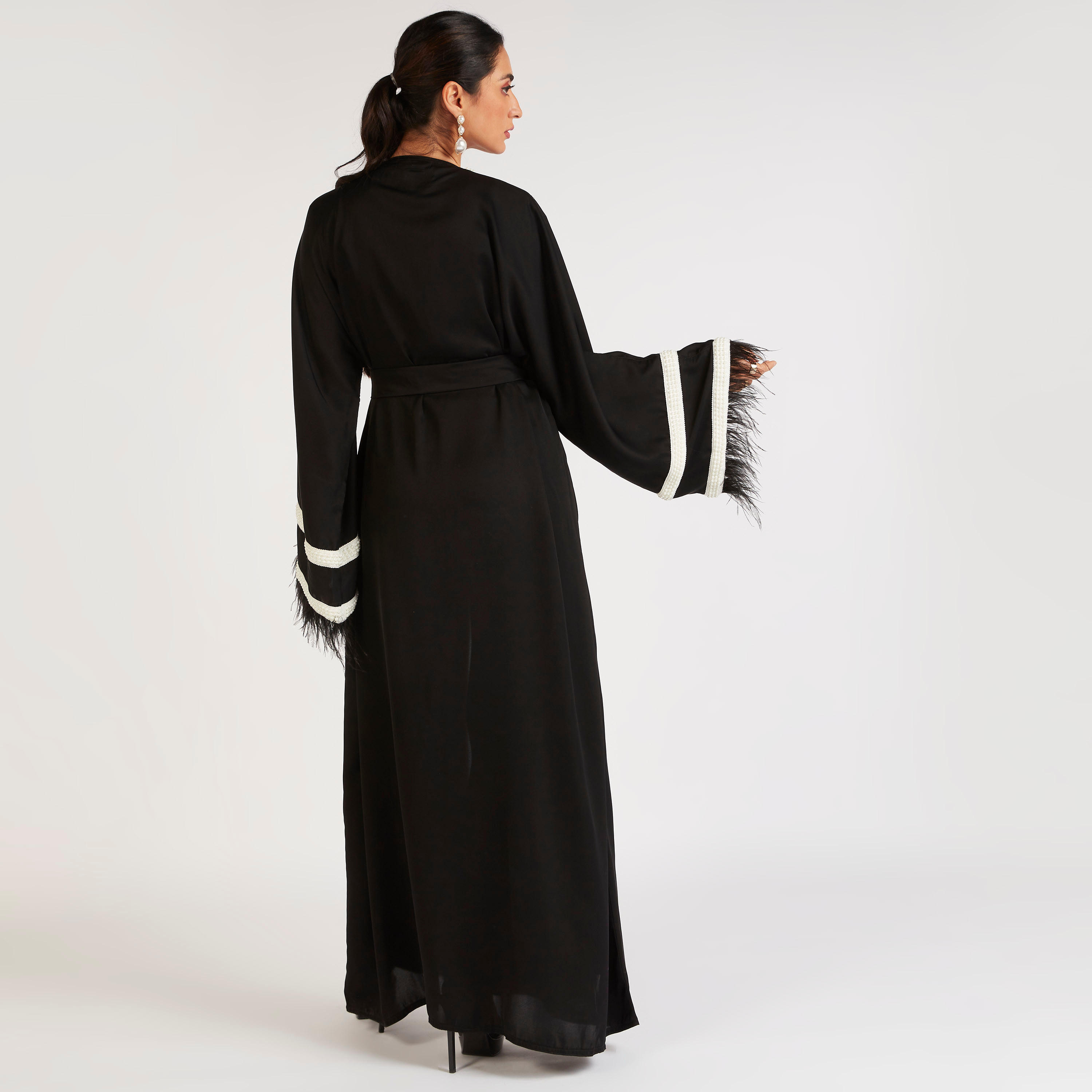 عباية إيه لاين مزيّنة بتفاصيل متباينة من عبايات-women-arabicclothing-abayas-image-4