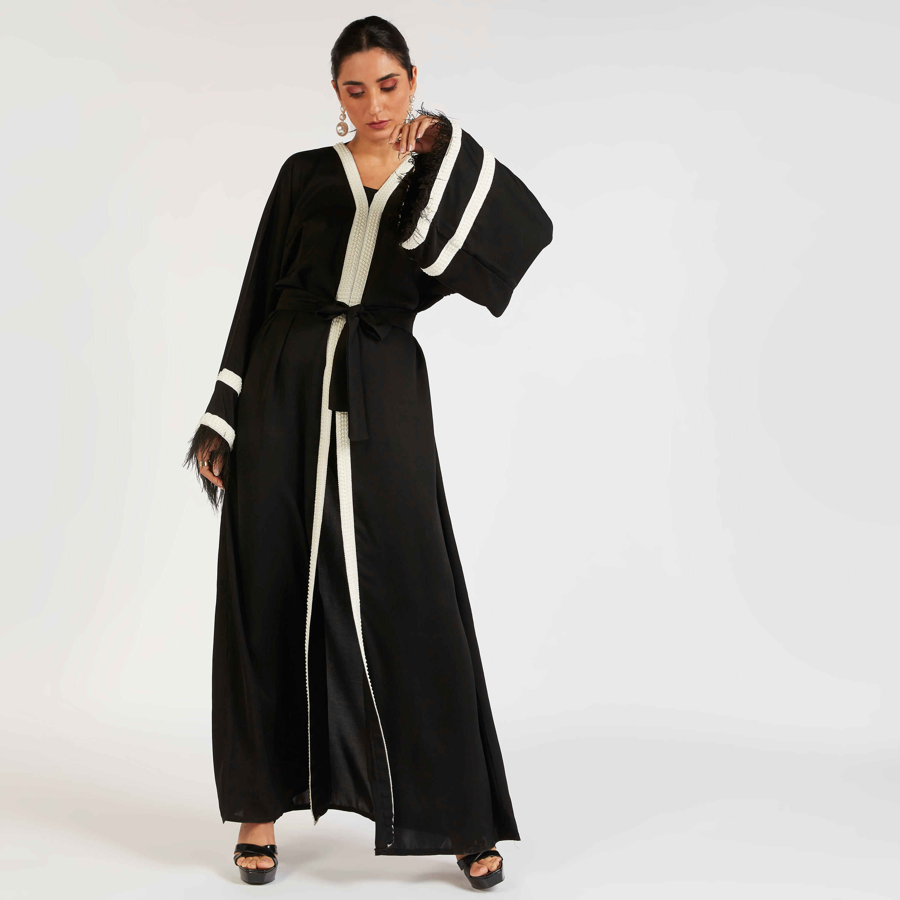 عباية إيه لاين مزيّنة بتفاصيل متباينة من عبايات-women-arabicclothing-abayas-image-9