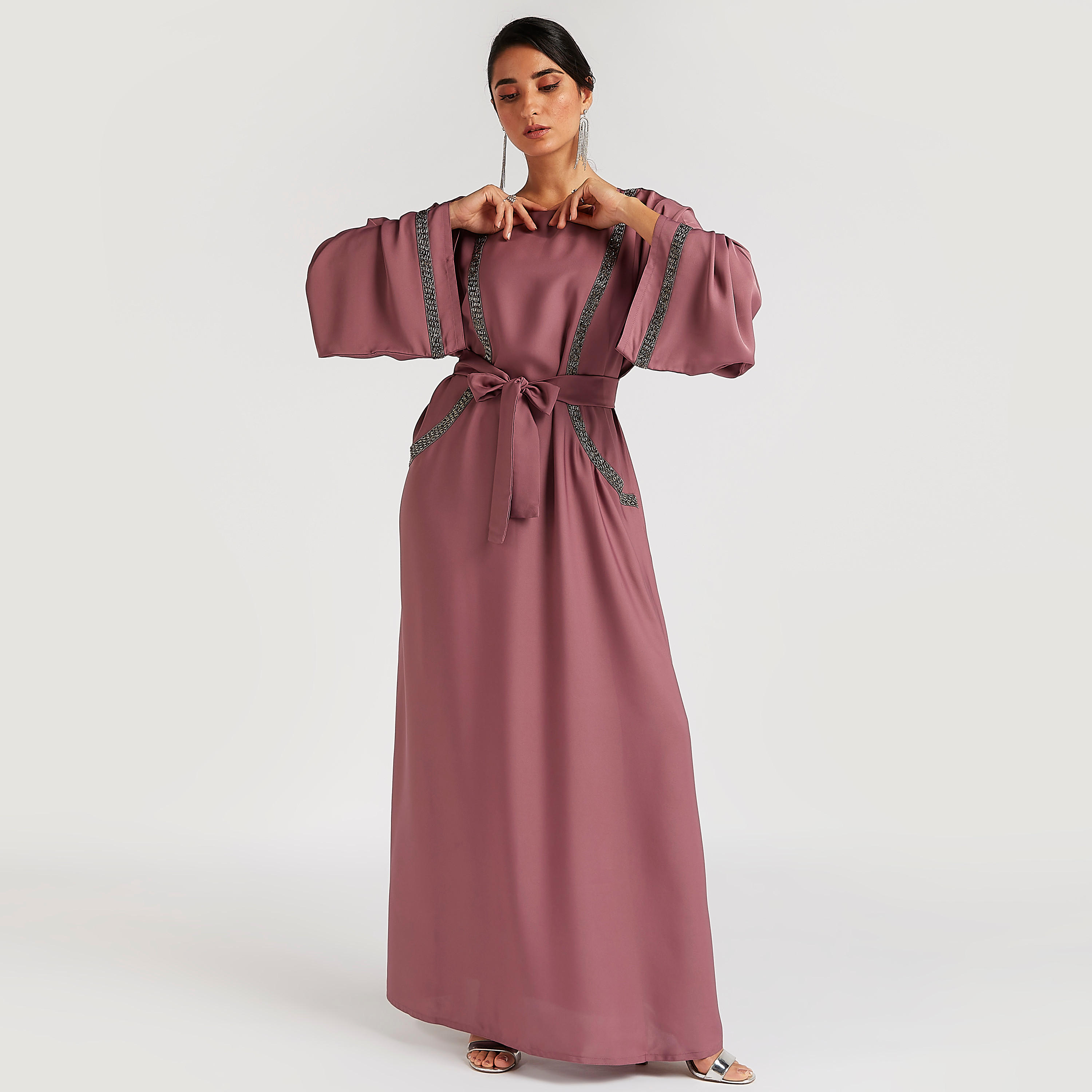 عباية مطرزة بياقة مستديرة ورباط أمامي-women-arabicclothing-abayas-image-1