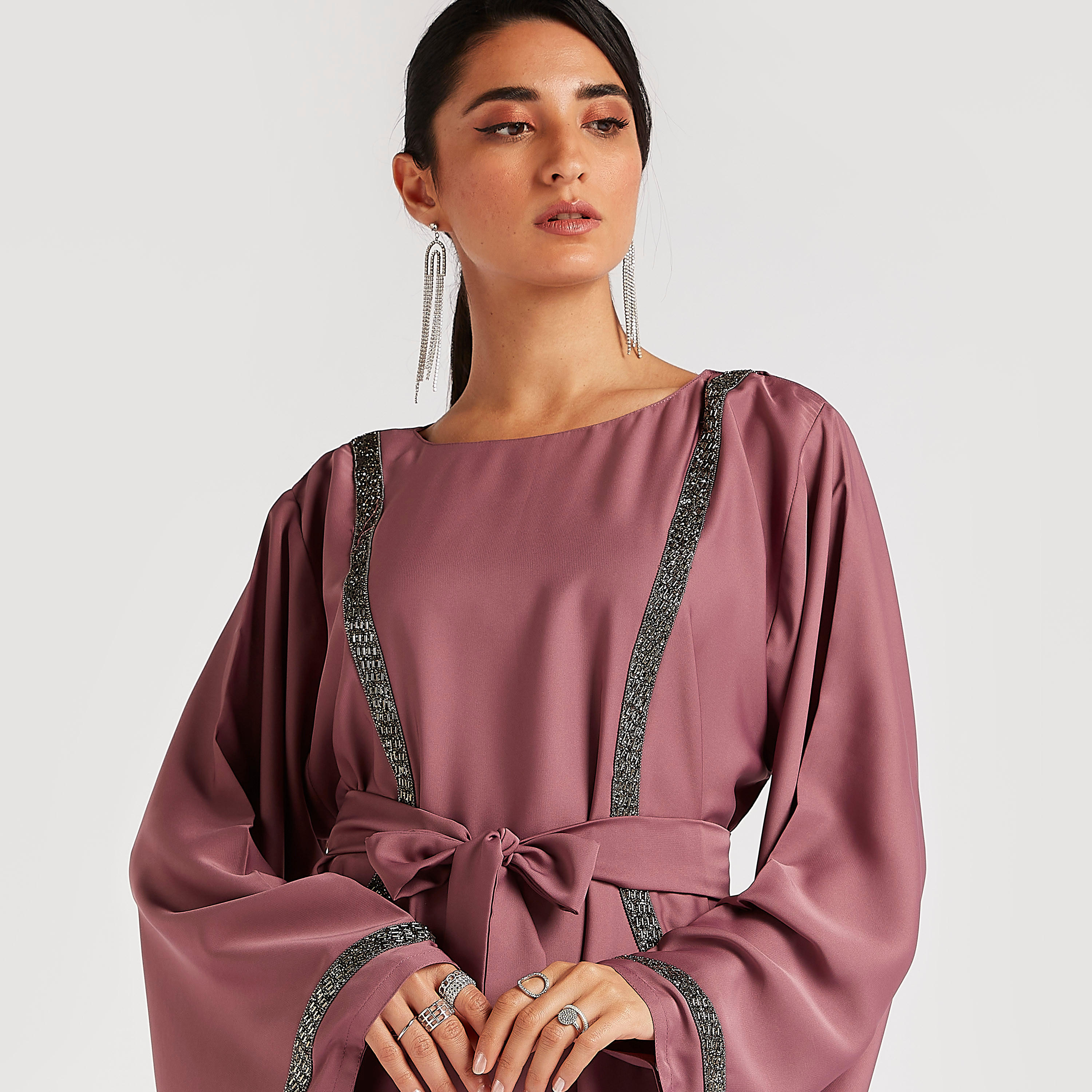 عباية مطرزة بياقة مستديرة ورباط أمامي-women-arabicclothing-abayas-image-6