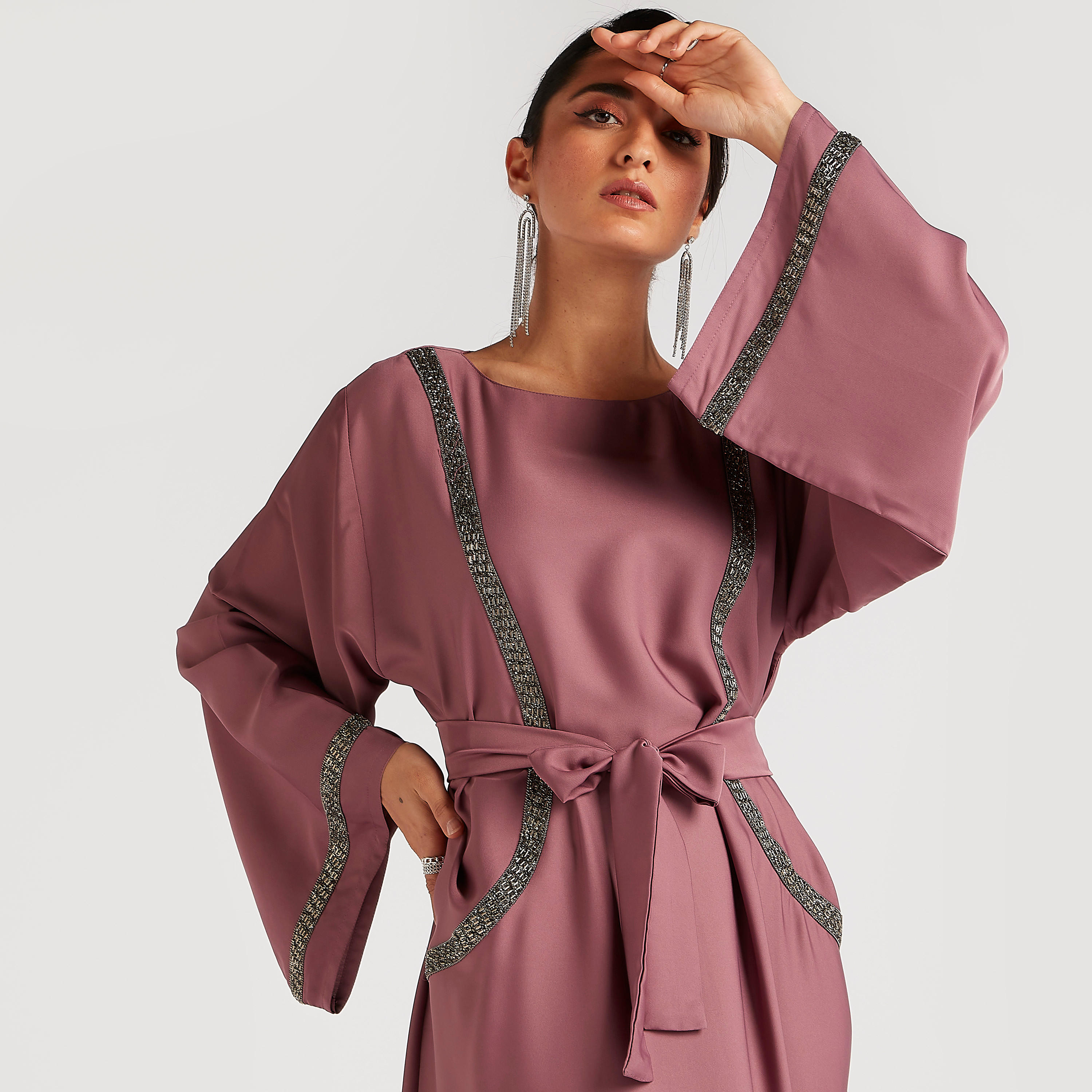 عباية مطرزة بياقة مستديرة ورباط أمامي-women-arabicclothing-abayas-image-9