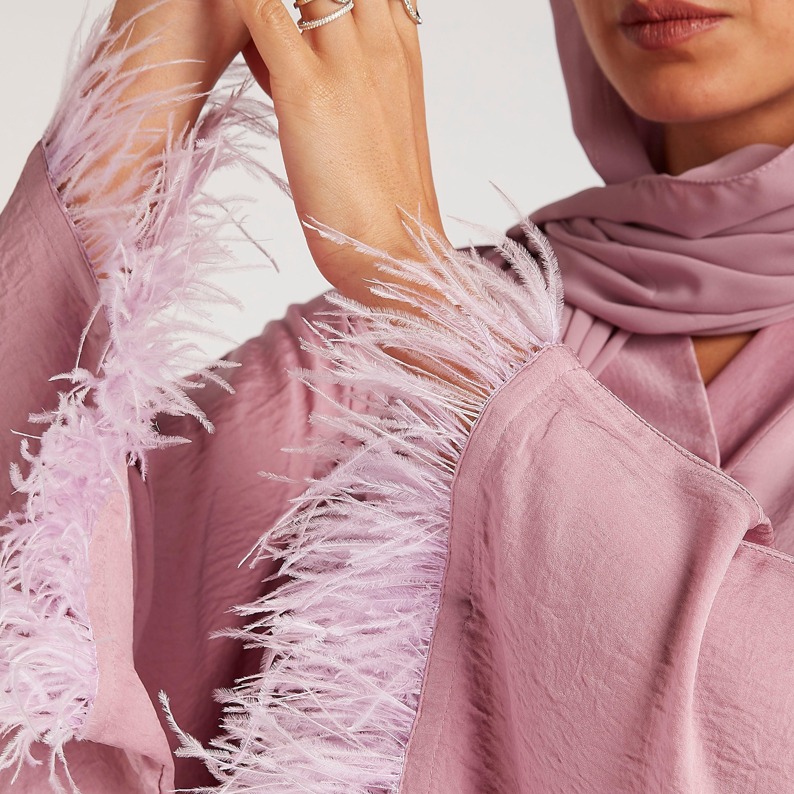 عباية إيه لاين بارزة الملمس بحزام رباط وتزيينات ريش من عبايات-women-arabicclothing-abayas-image-5