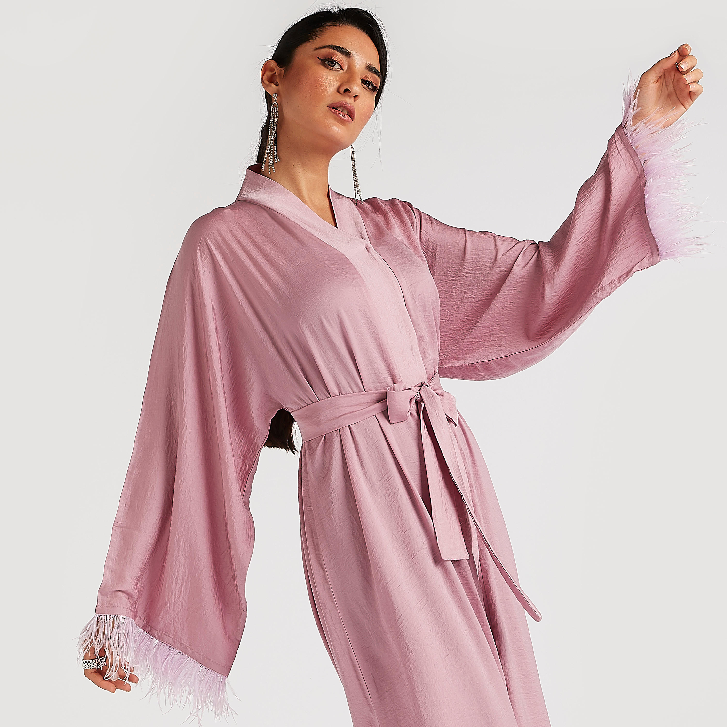 عباية إيه لاين بارزة الملمس بحزام رباط وتزيينات ريش من عبايات-women-arabicclothing-abayas-image-6
