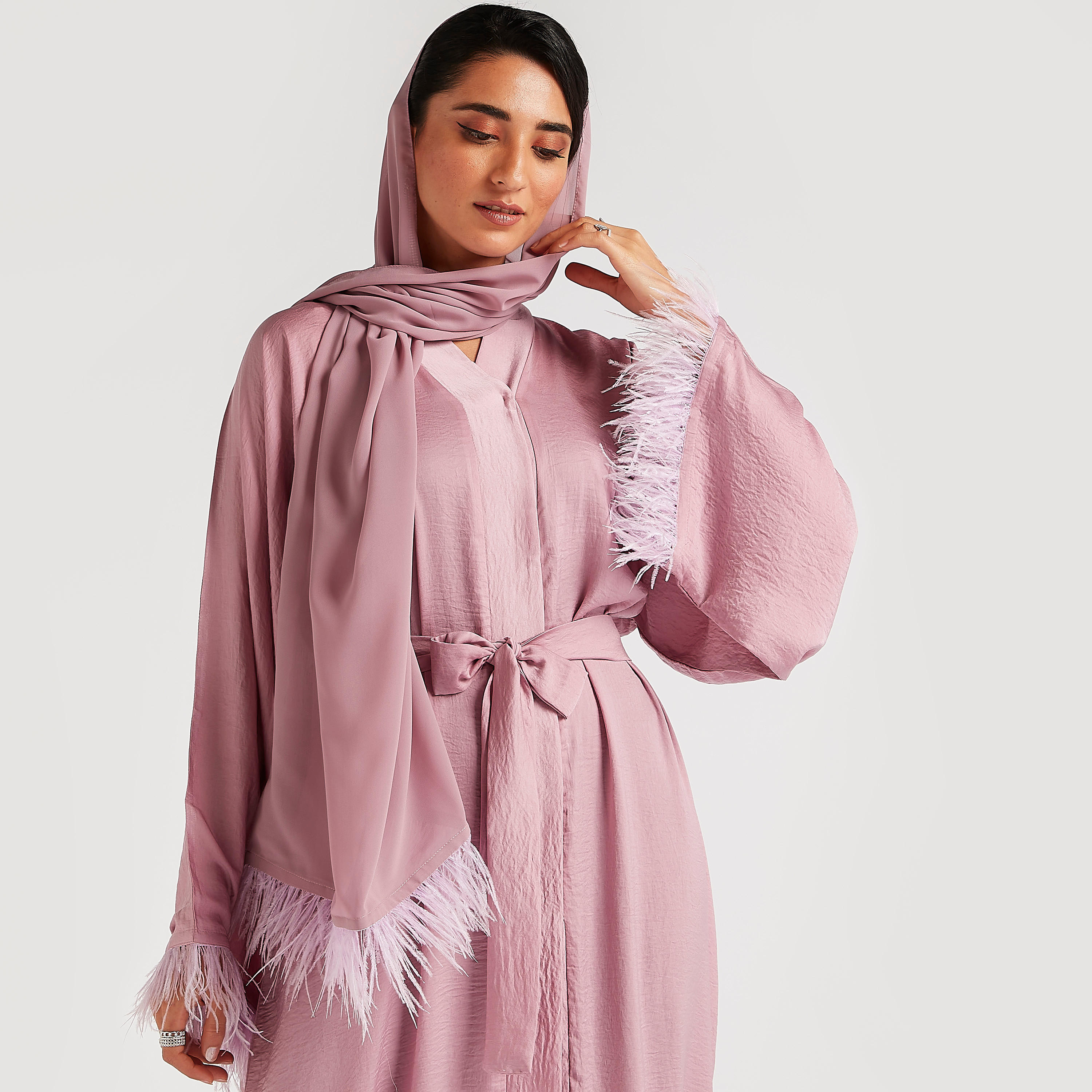 عباية إيه لاين بارزة الملمس بحزام رباط وتزيينات ريش من عبايات-women-arabicclothing-abayas-image-7