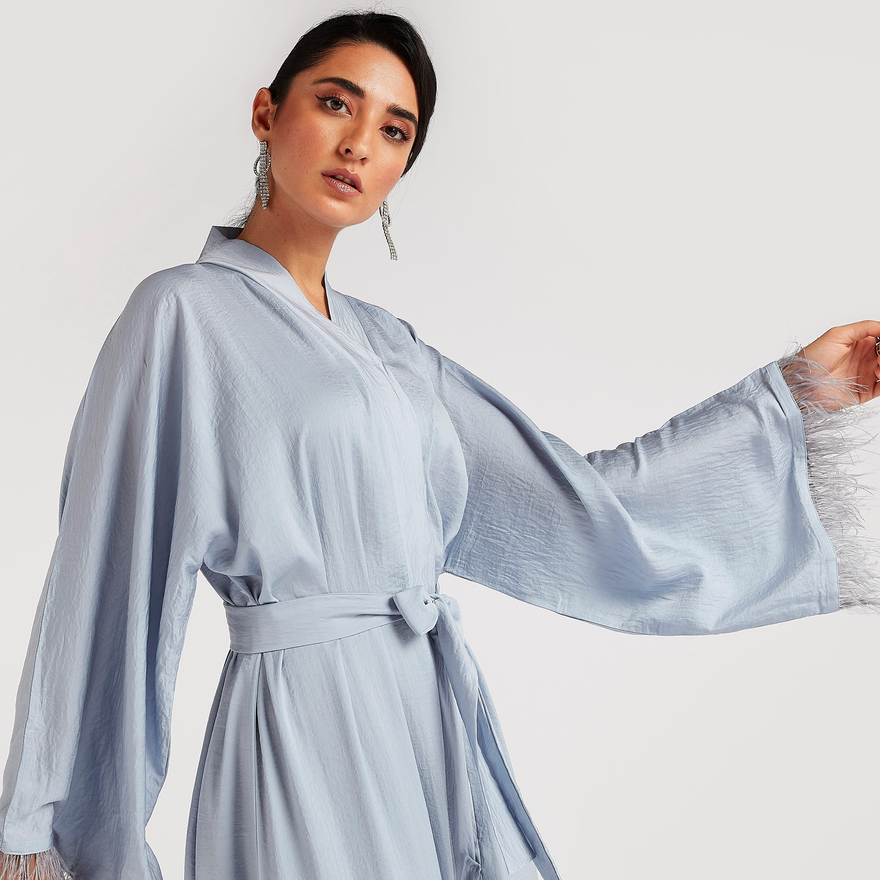 عباية إيه لاين بارزة الملمس بحزام رباط وتزيينات ريش من عبايات-women-arabicclothing-abayas-image-10