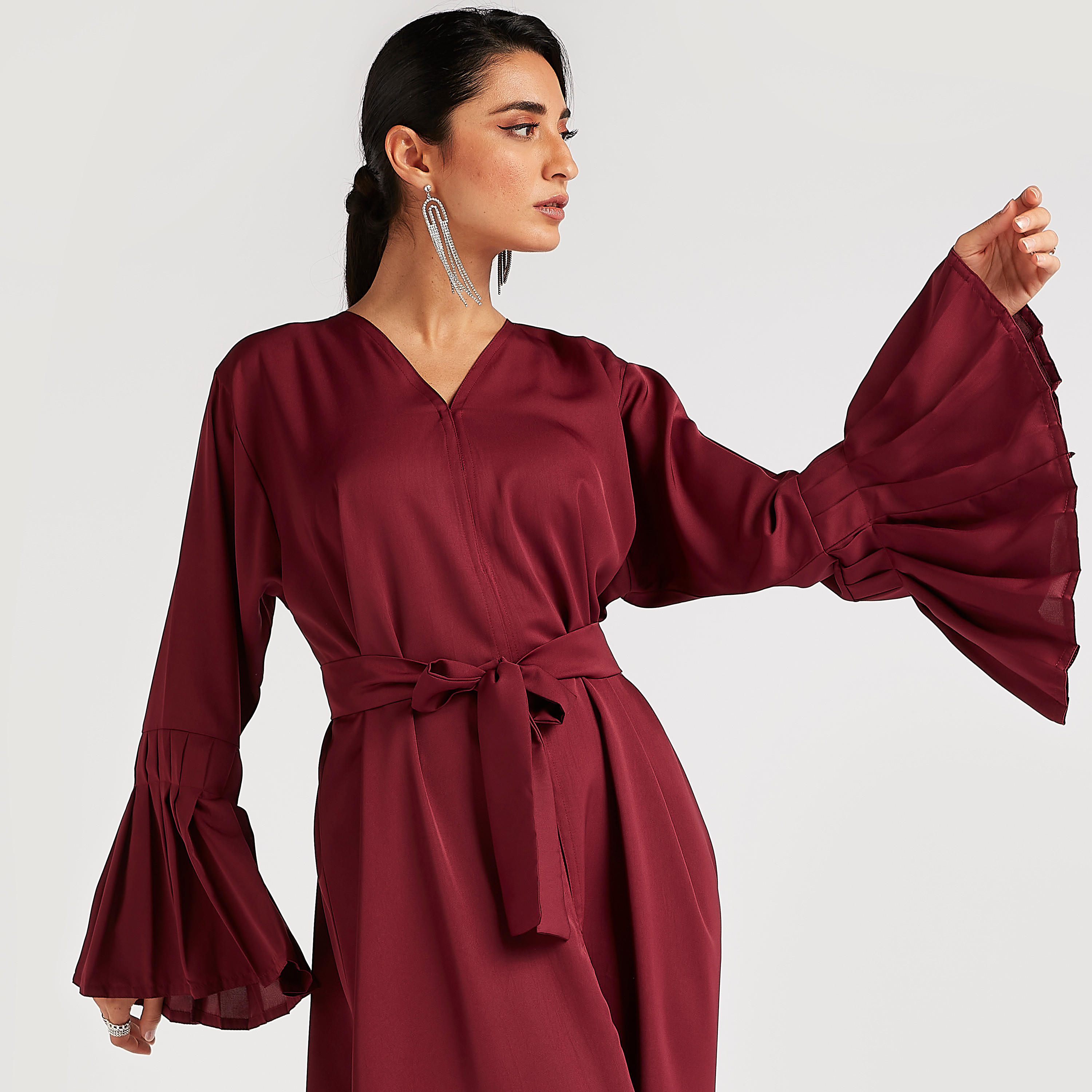 عباية إيه لاين سادة بحزام رباط وأكمام بأطراف كشكشة من عبايات-women-arabicclothing-abayas-image-2