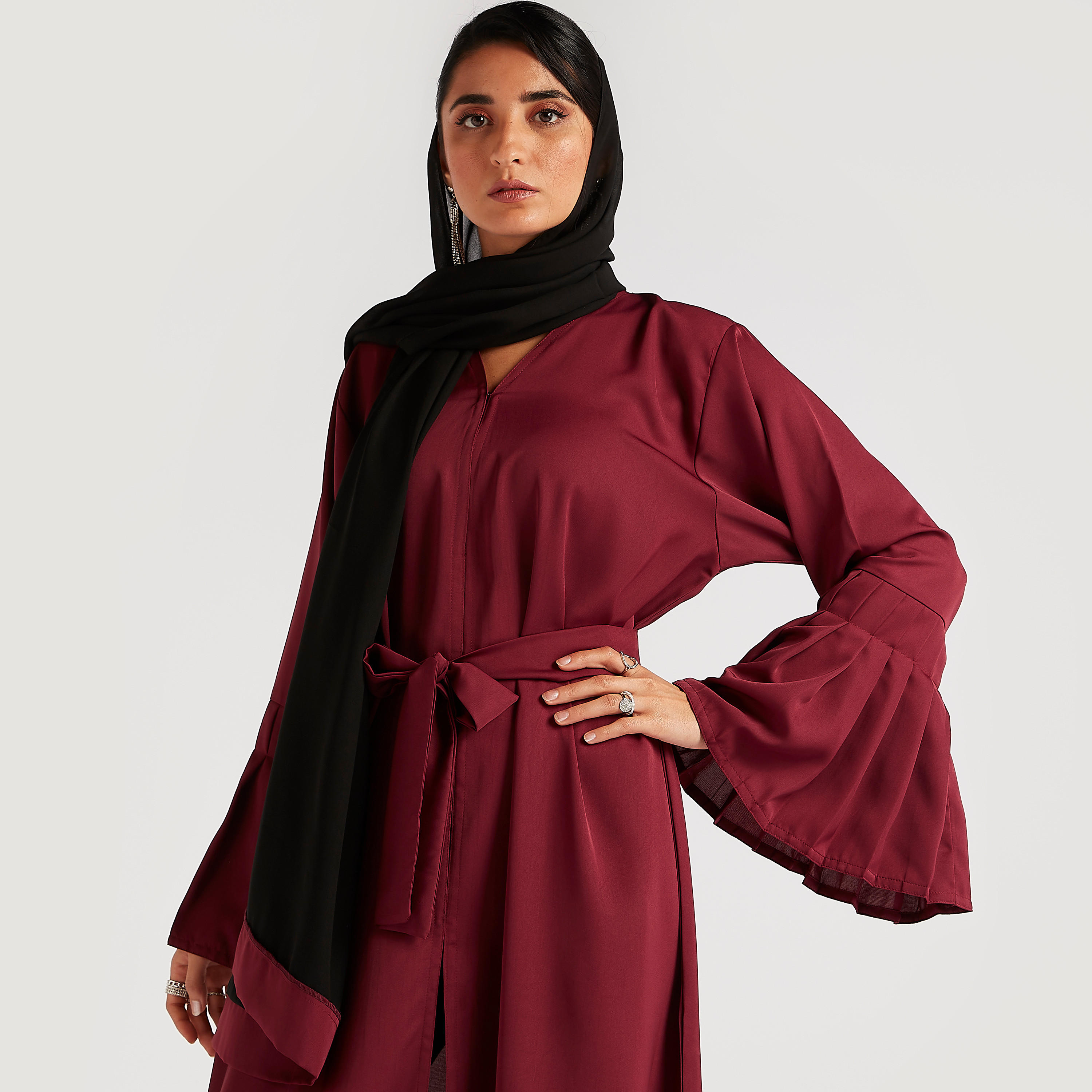 عباية إيه لاين سادة بحزام رباط وأكمام بأطراف كشكشة من عبايات-women-arabicclothing-abayas-image-6