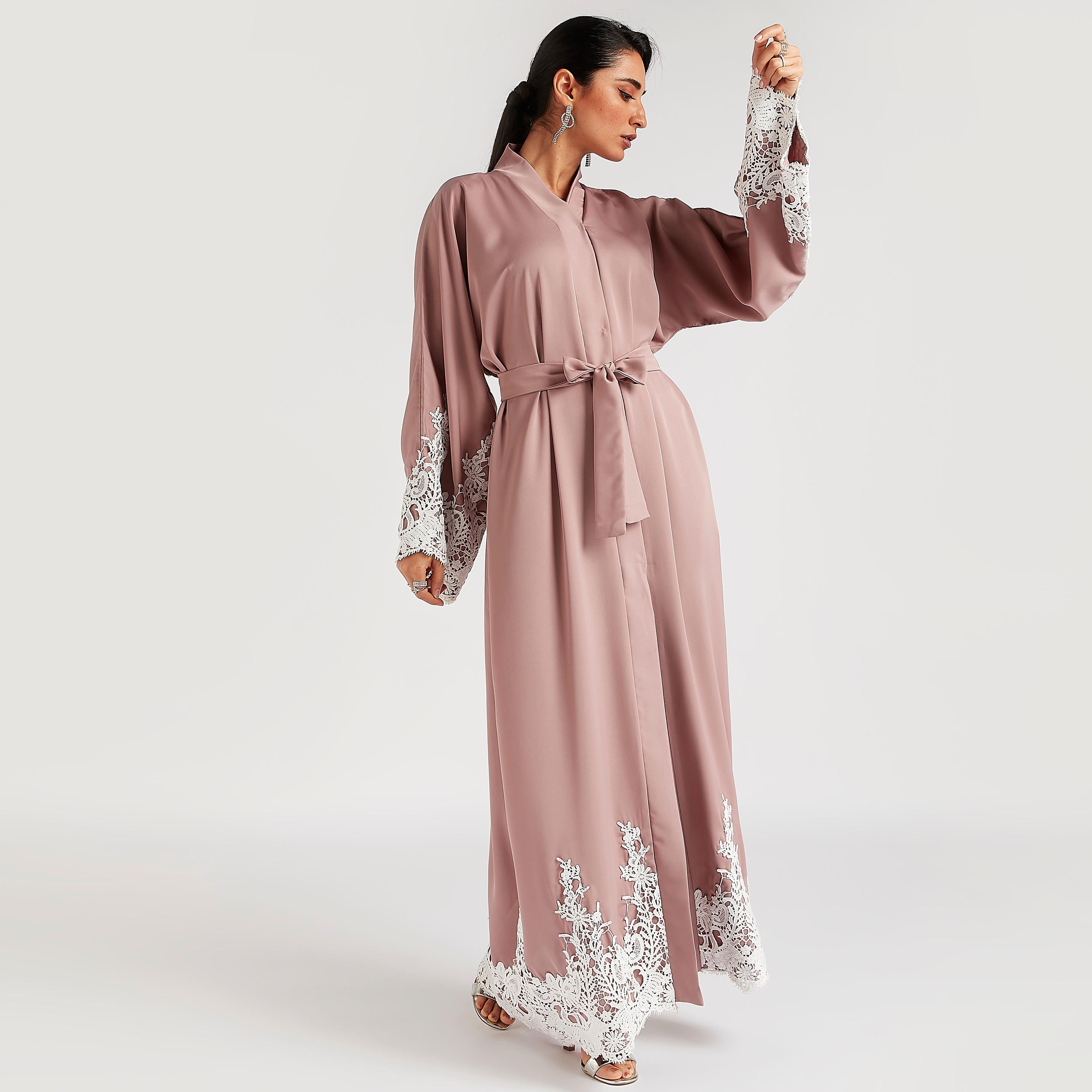 عباية سادة بحزام رباط وتفاصيل مطرّزة من عبايات-women-arabicclothing-abayas-image-10
