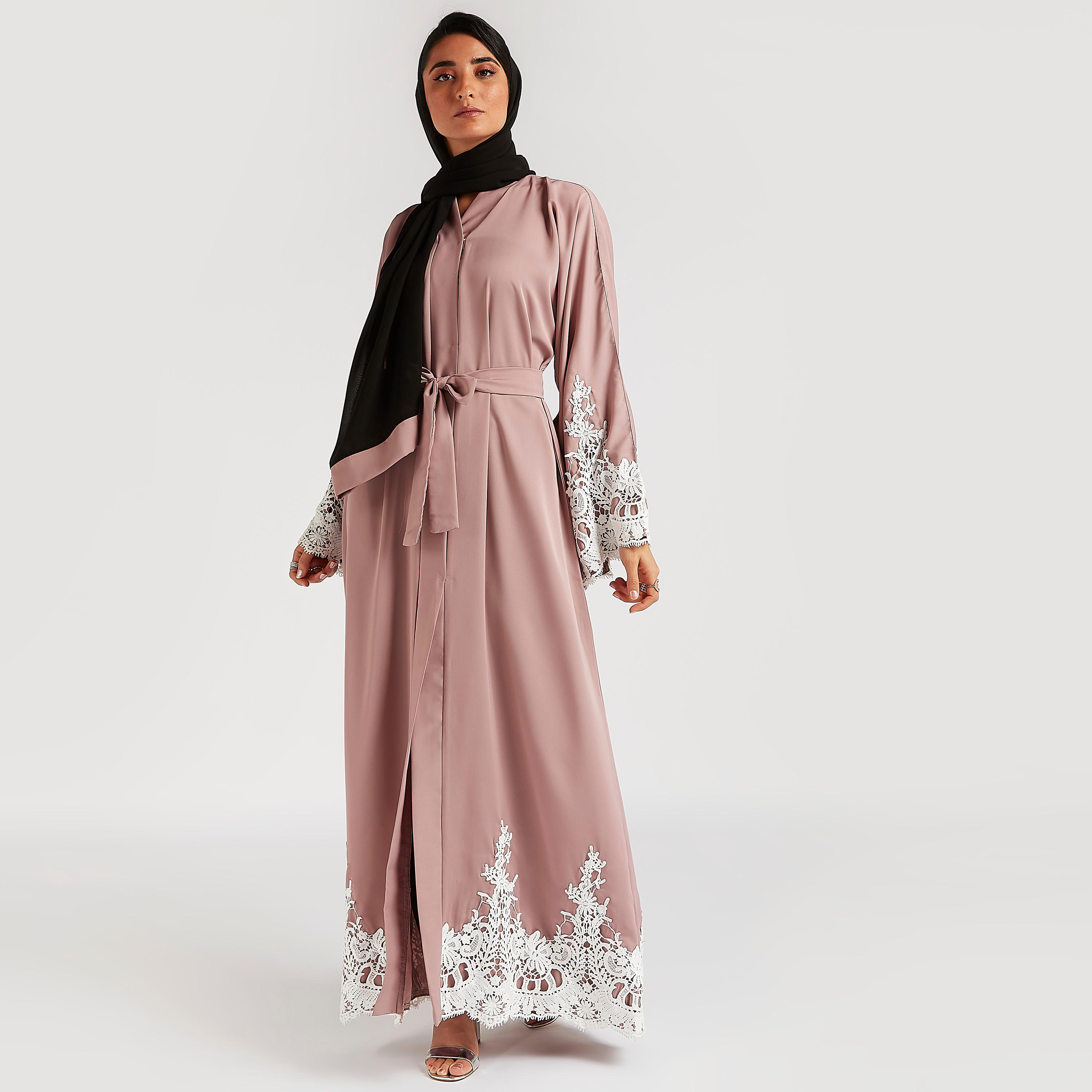 عباية سادة بحزام رباط وتفاصيل مطرّزة من عبايات-women-arabicclothing-abayas-image-4