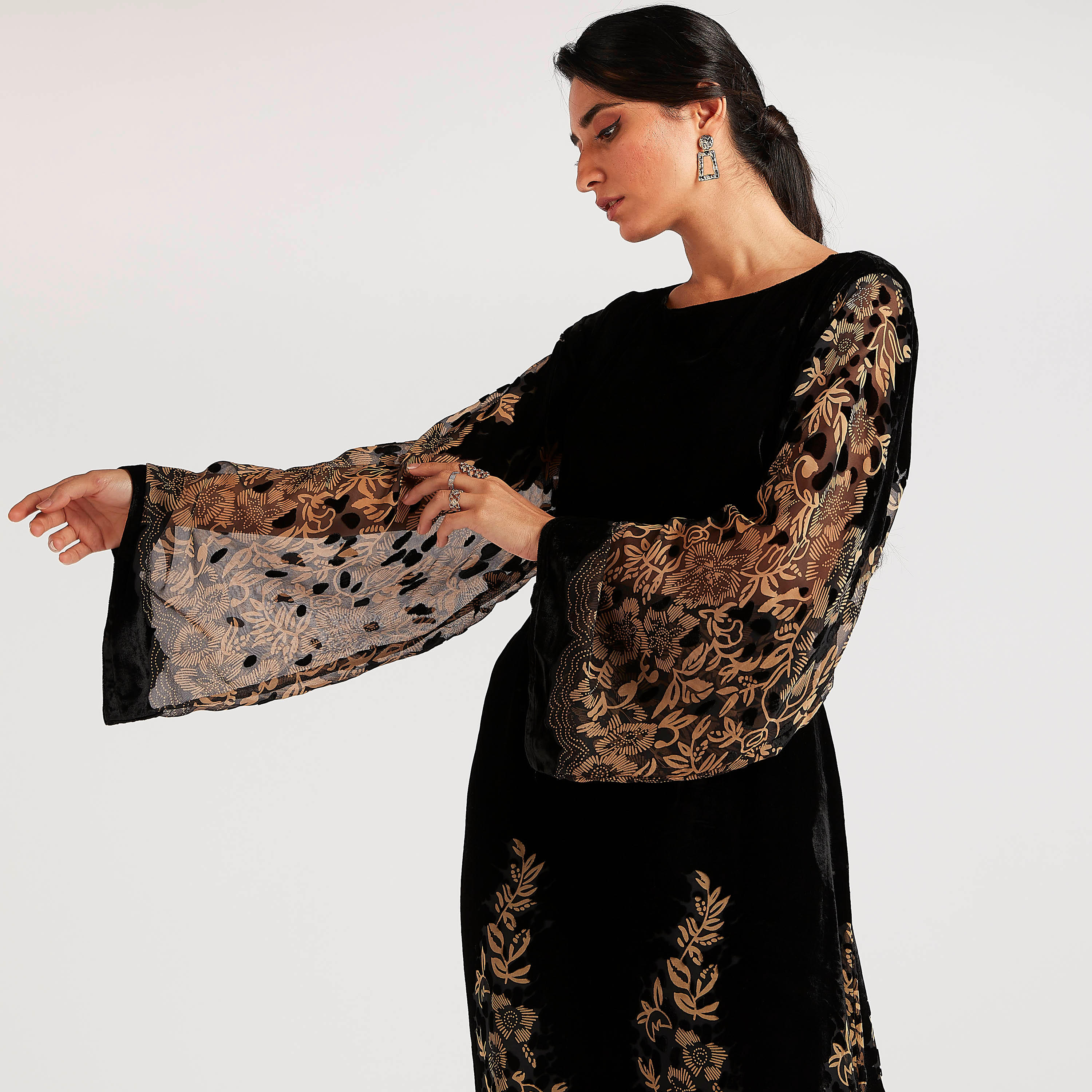 عباية إيه لايه لاين برباط خصر وطبعات من عبايات-women-arabicclothing-abayas-image-3