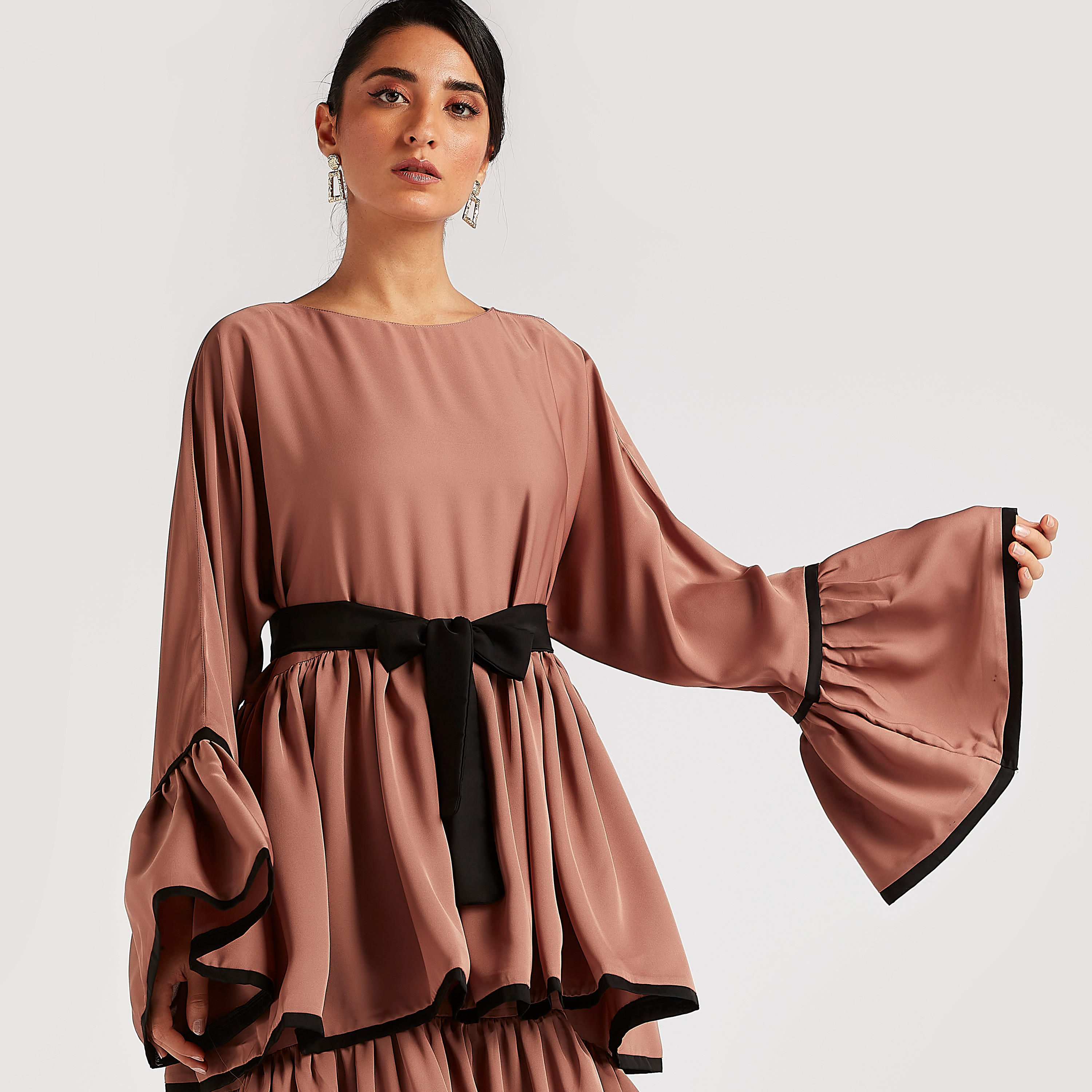عباية إيه لاين متعدّدة الطبقات بحزام رباط متباين من عبايات-women-arabicclothing-abayas-image-2