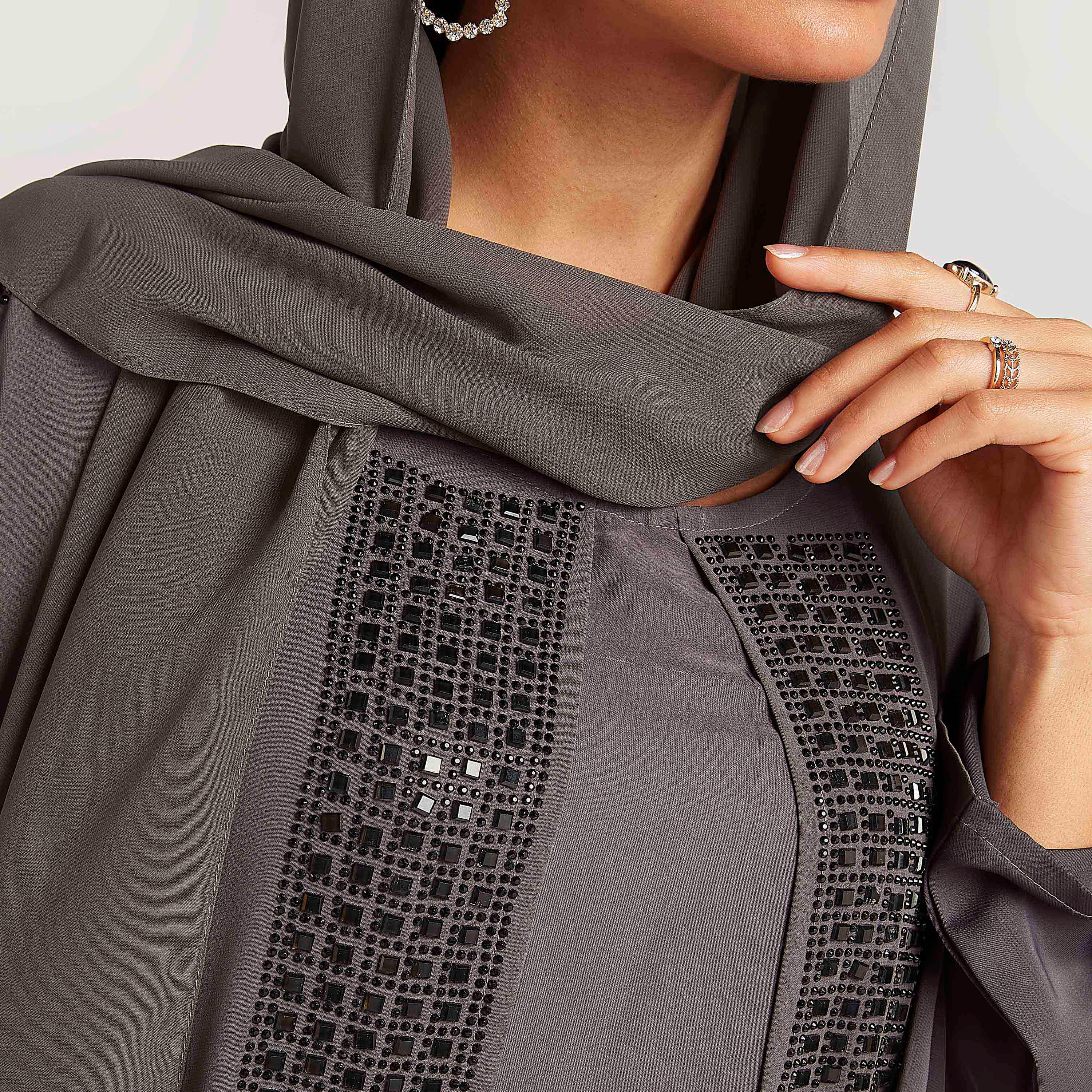 عباية إيه لاين مزيّنة بياقة مستديرة من عبايات-women-arabicclothing-abayas-image-3