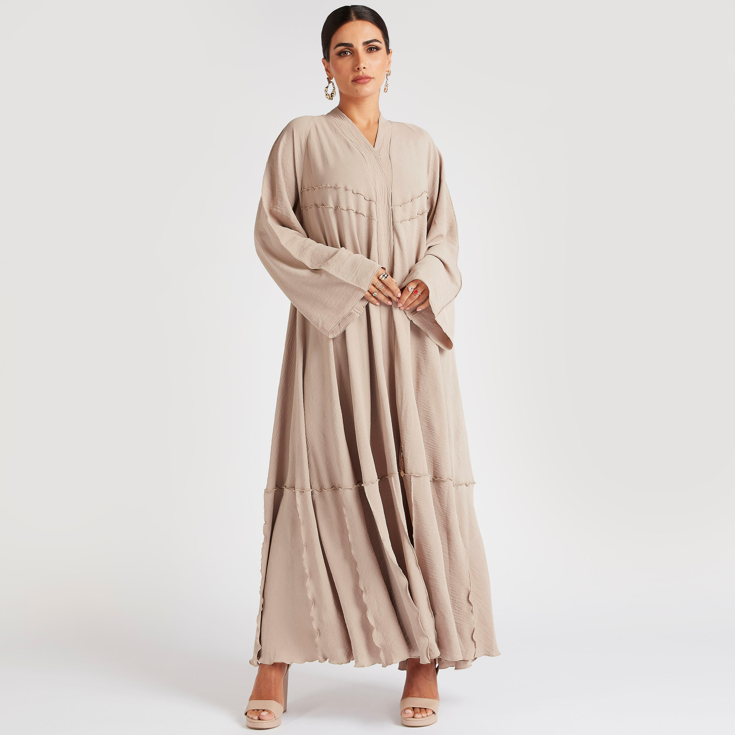 عباية طويلة مفتوحة من الأمام بتصميم مضلع وزينة منقوشة-women-arabicclothing-abayas-image-5