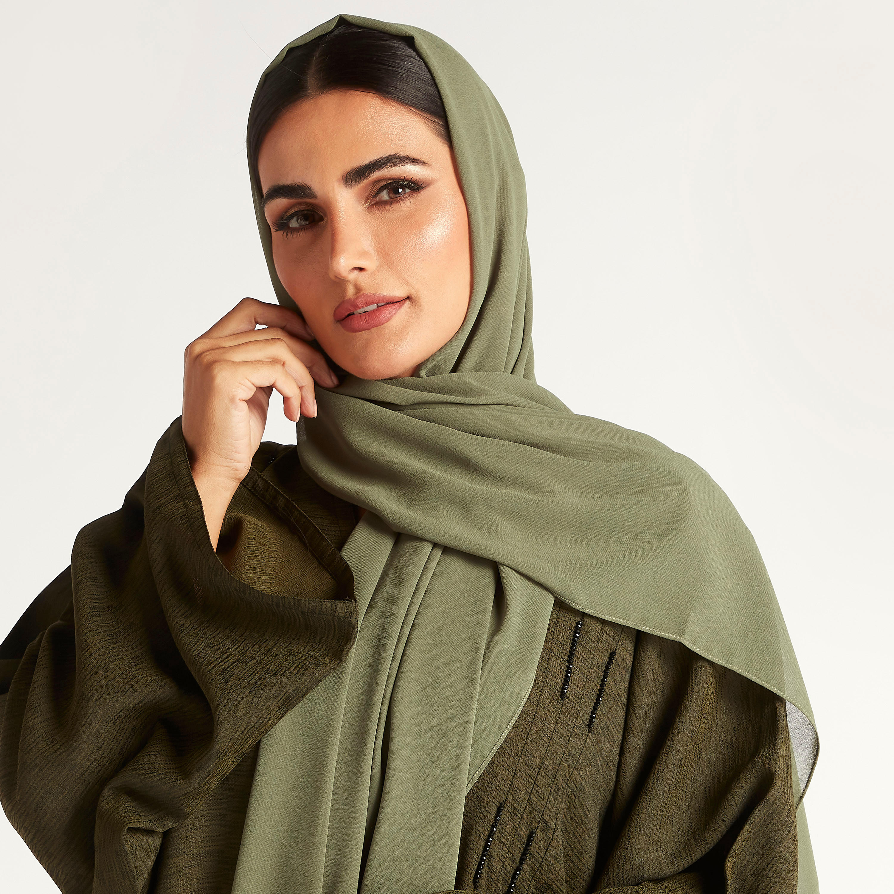 عباية مكشكشة بتزيّنات أمامية من عبايات-women-arabicclothing-abayas-image-5