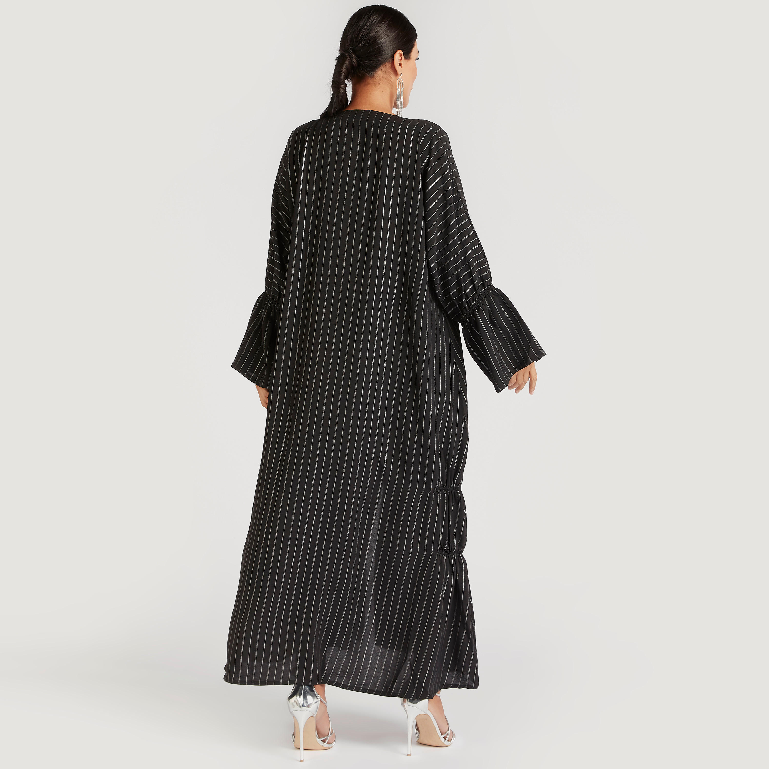 عباية مفتوحة من الأمام مخططة بأطراف جانبيّة مجمعة-women-arabicclothing-abayas-image-3