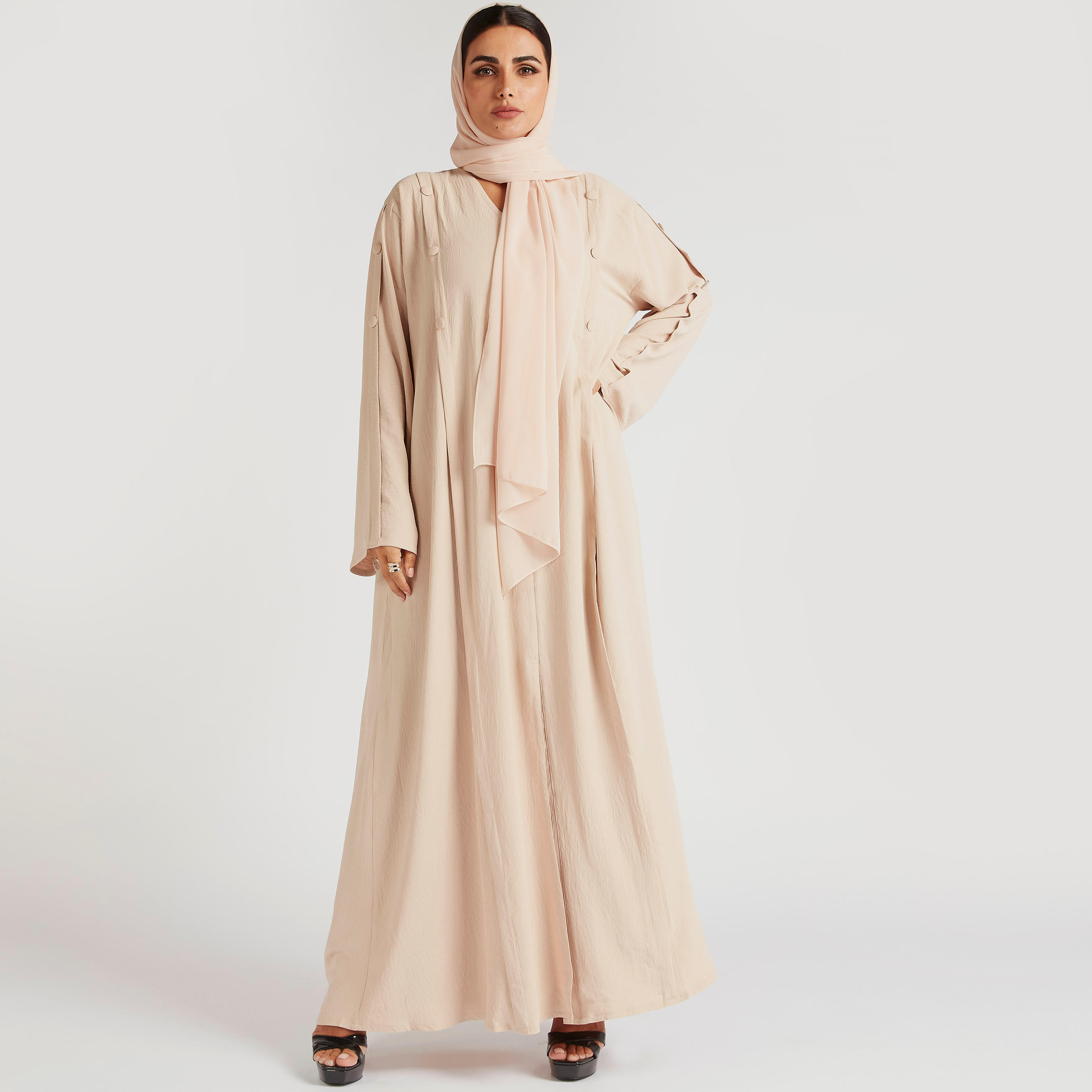 عباية مفتوحة من الأمام بكشكشة وزينة زر قماش-women-arabicclothing-abayas-image-1