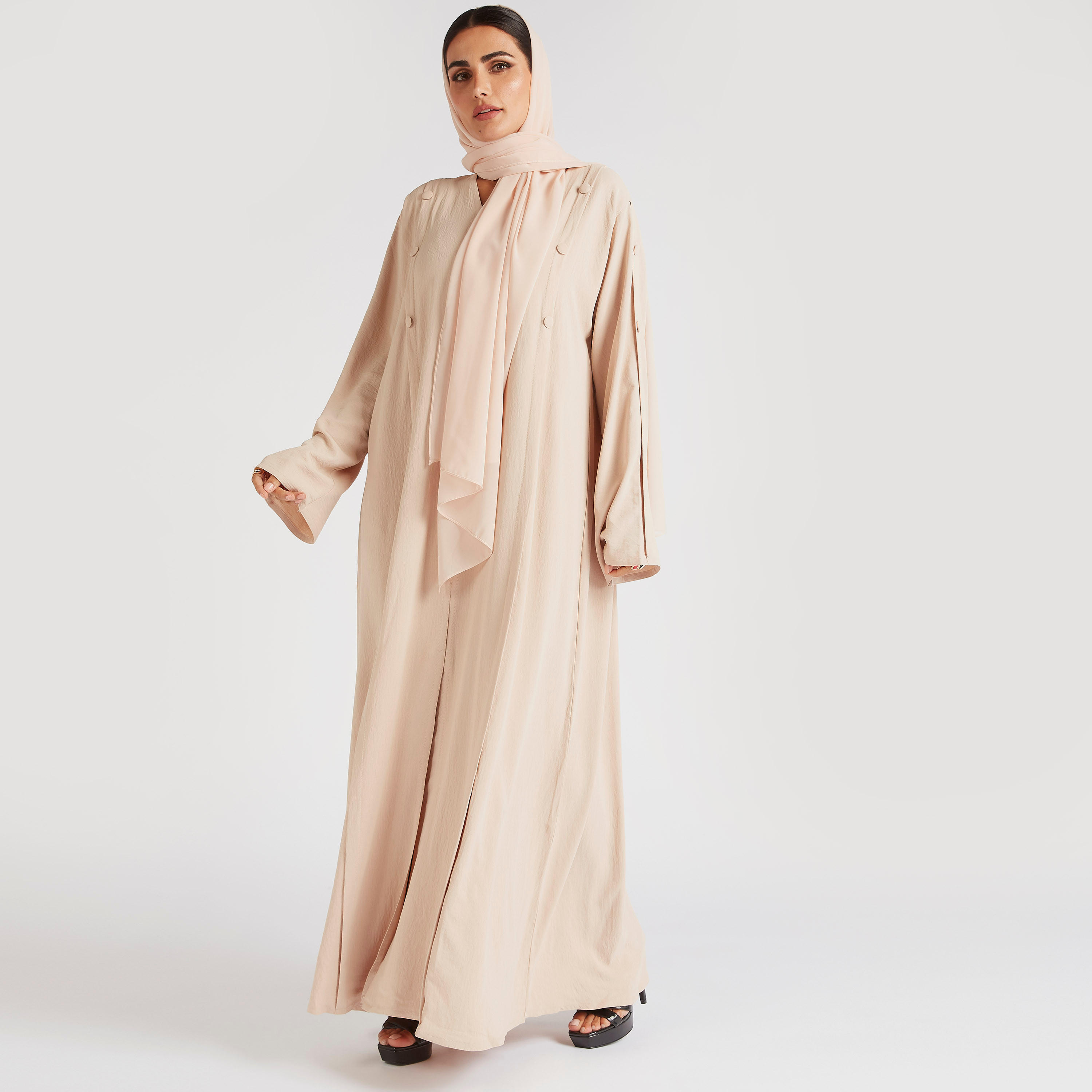 عباية مفتوحة من الأمام بكشكشة وزينة زر قماش-women-arabicclothing-abayas-image-5