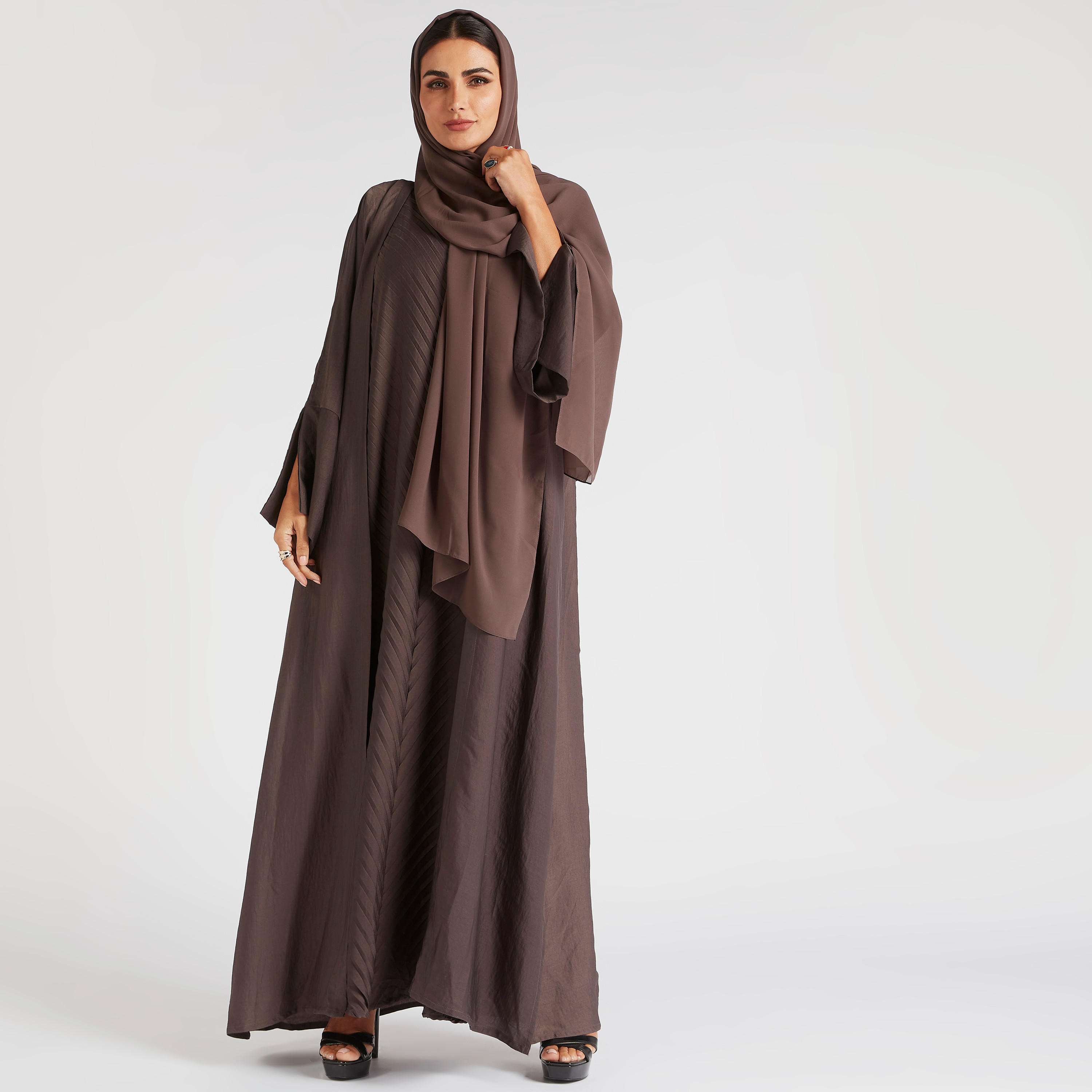 عباية كارديجان ممزقة مع قميص داخلي مكشكش-women-arabicclothing-abayas-image-1