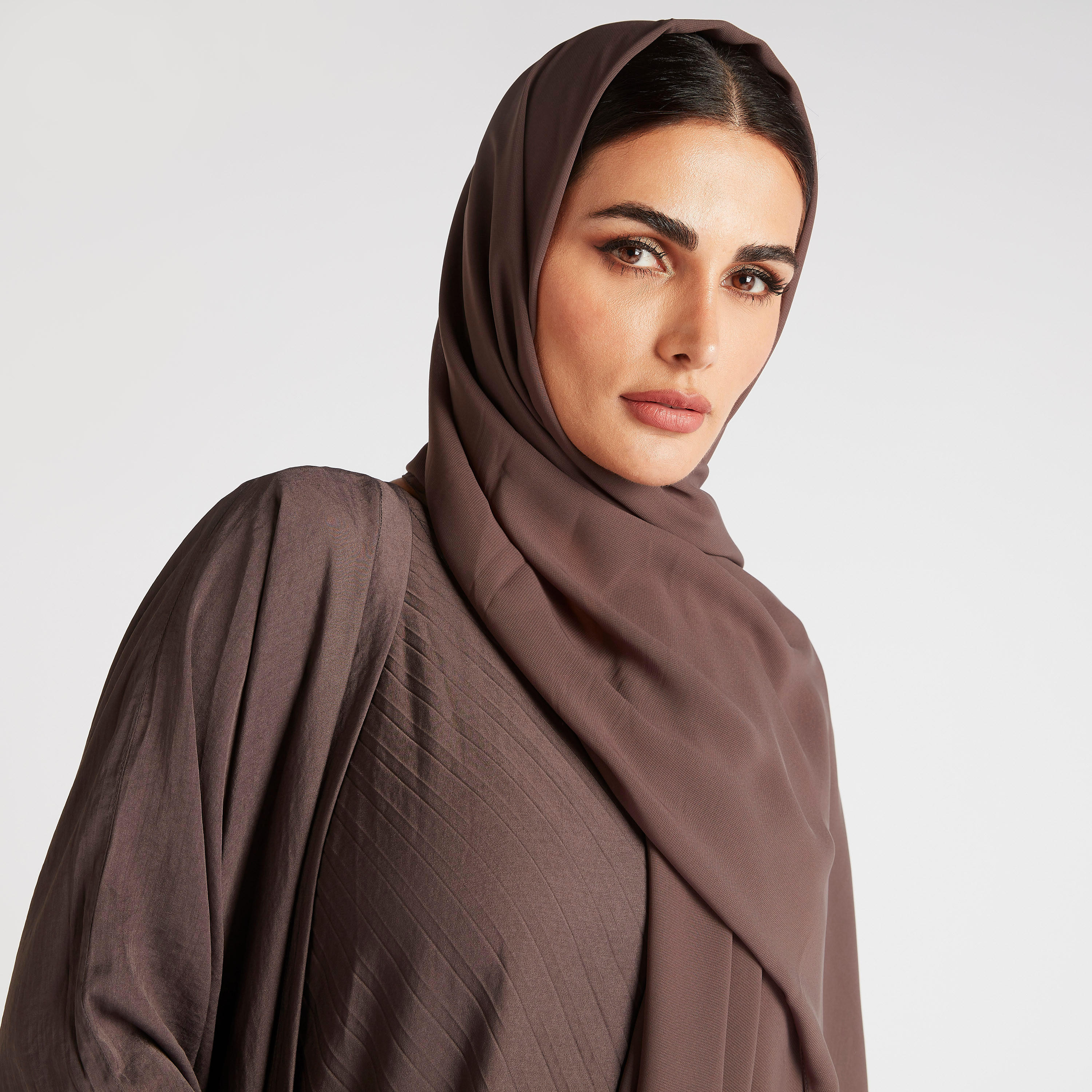 عباية كارديجان ممزقة مع قميص داخلي مكشكش-women-arabicclothing-abayas-image-6