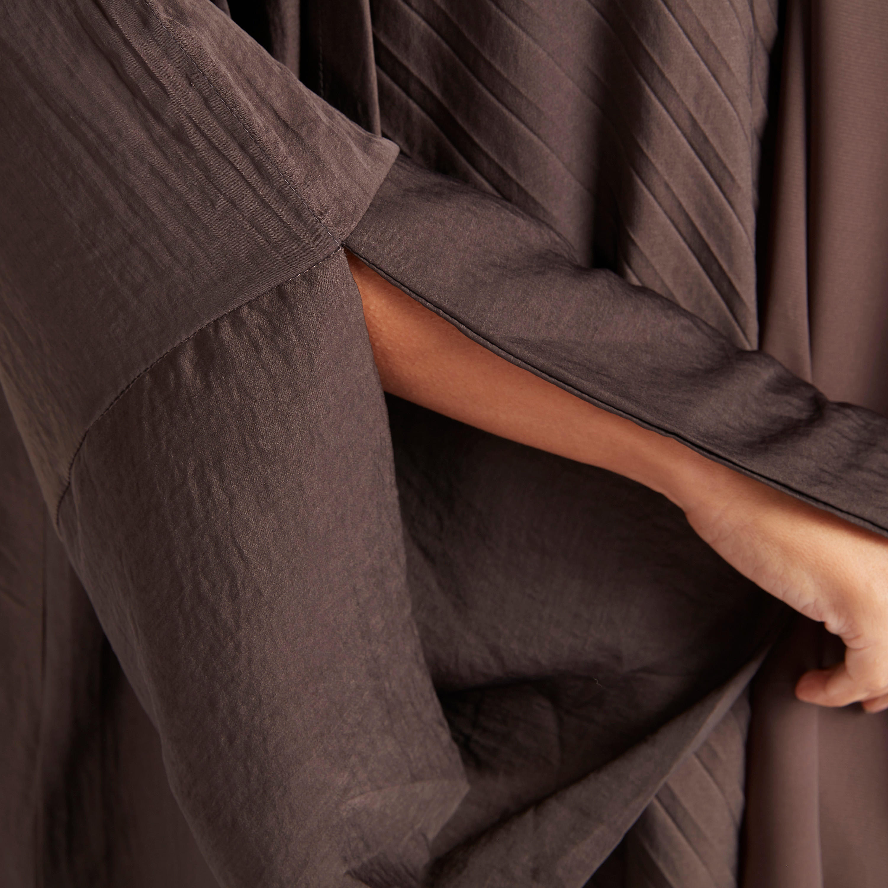 عباية كارديجان ممزقة مع قميص داخلي مكشكش-women-arabicclothing-abayas-image-7