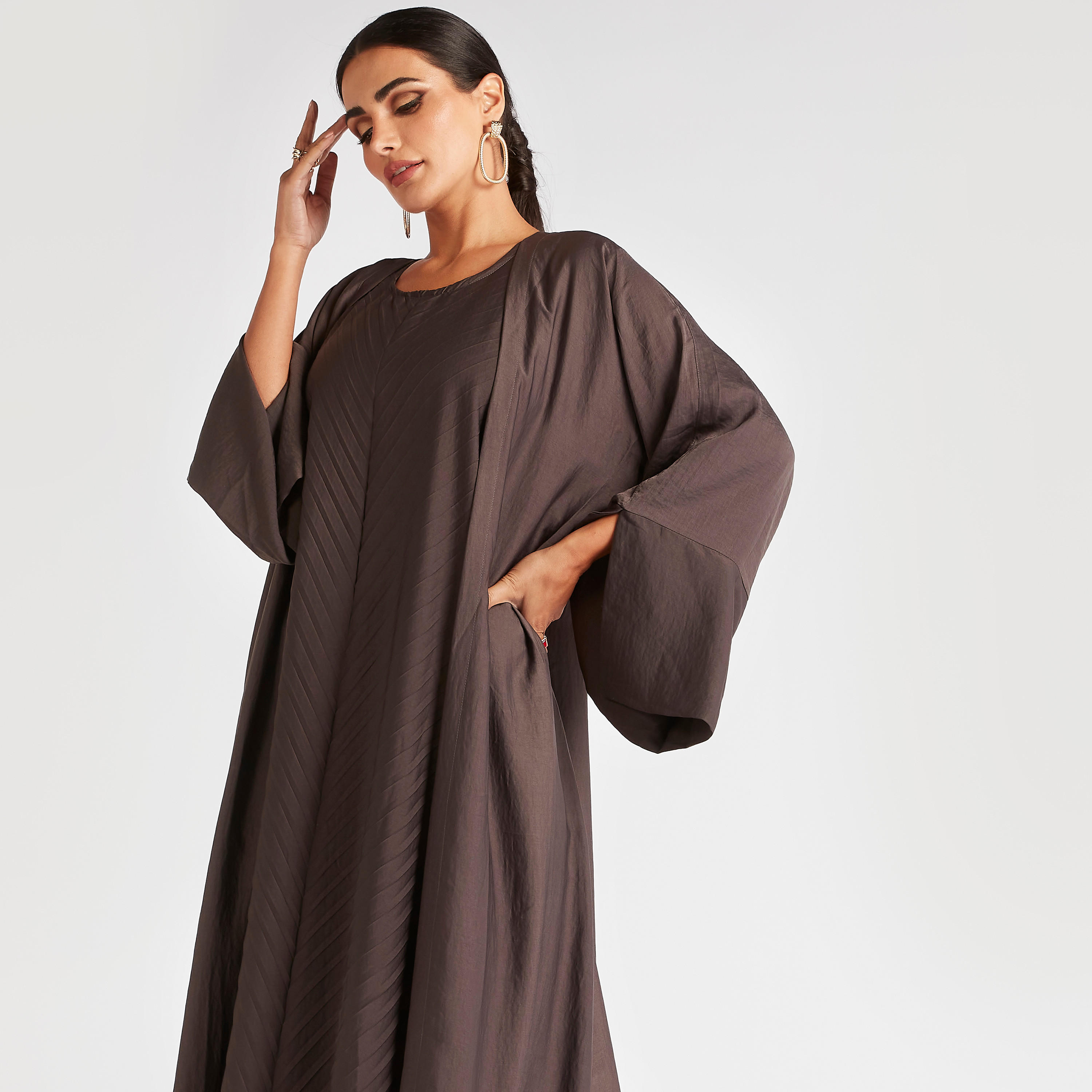عباية كارديجان ممزقة مع قميص داخلي مكشكش-women-arabicclothing-abayas-image-8