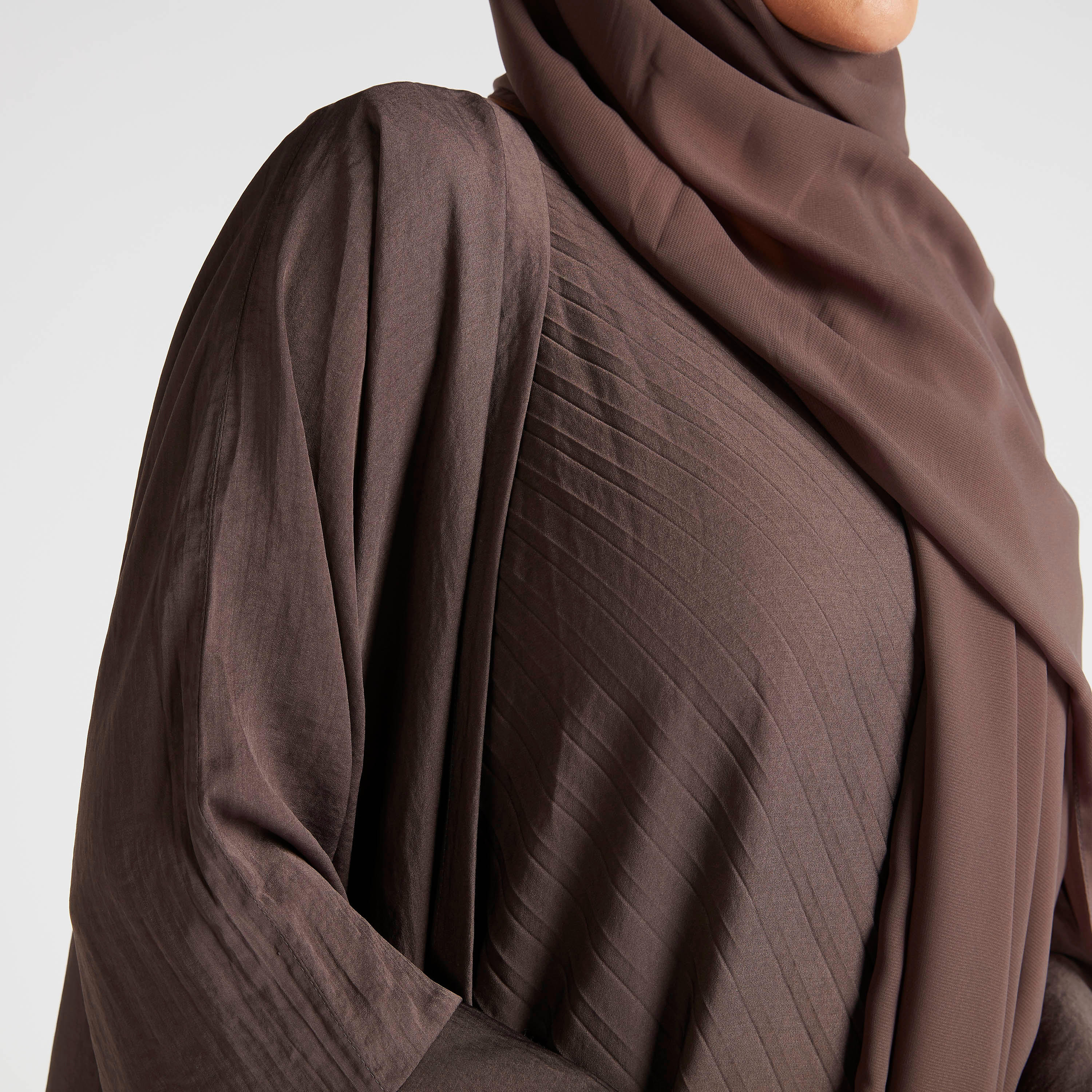 عباية كارديجان ممزقة مع قميص داخلي مكشكش-women-arabicclothing-abayas-image-9