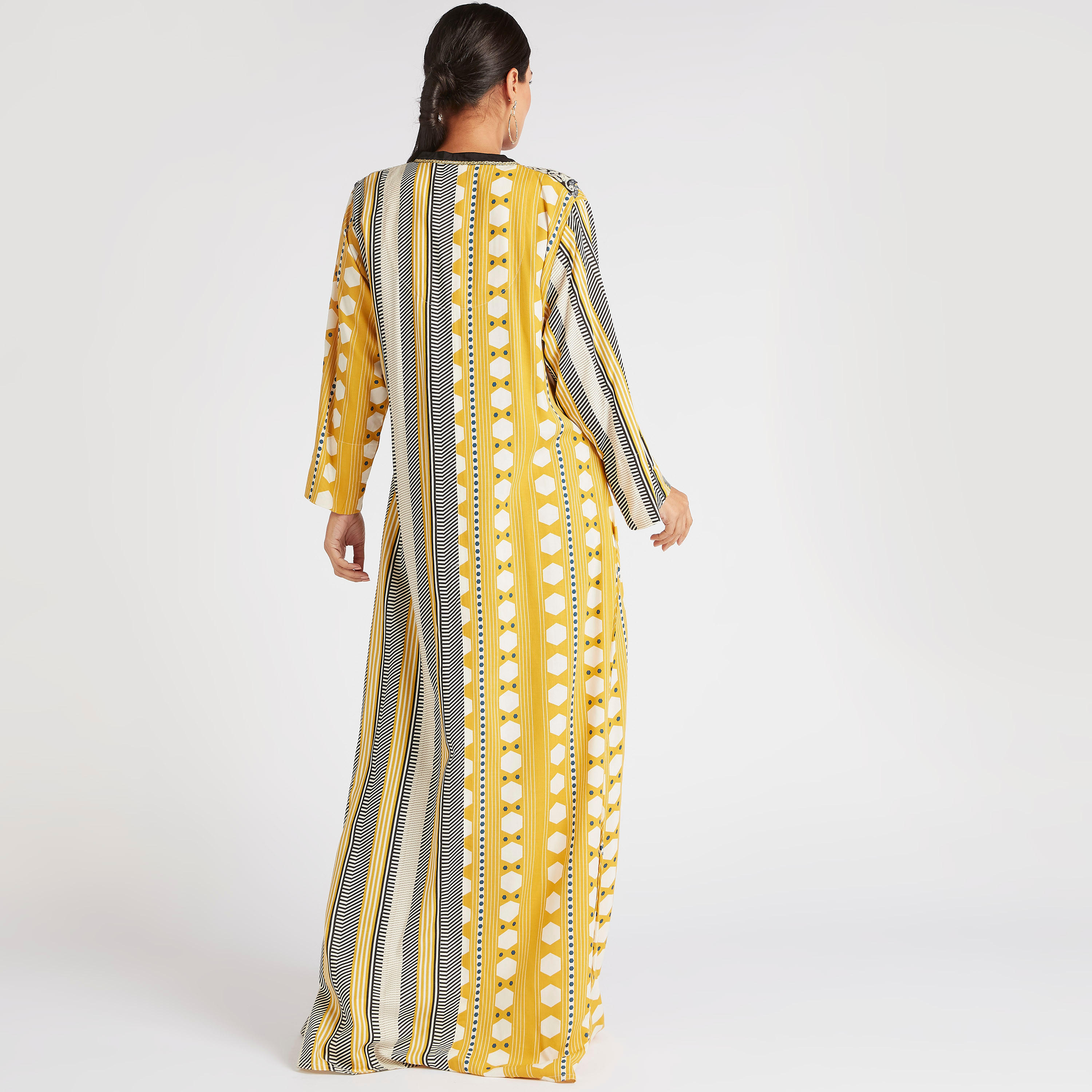 جلابية إيه لاين مخطّطة بأشكال هندسية وياقة مطرزة-women-arabicclothing-abayas-image-4