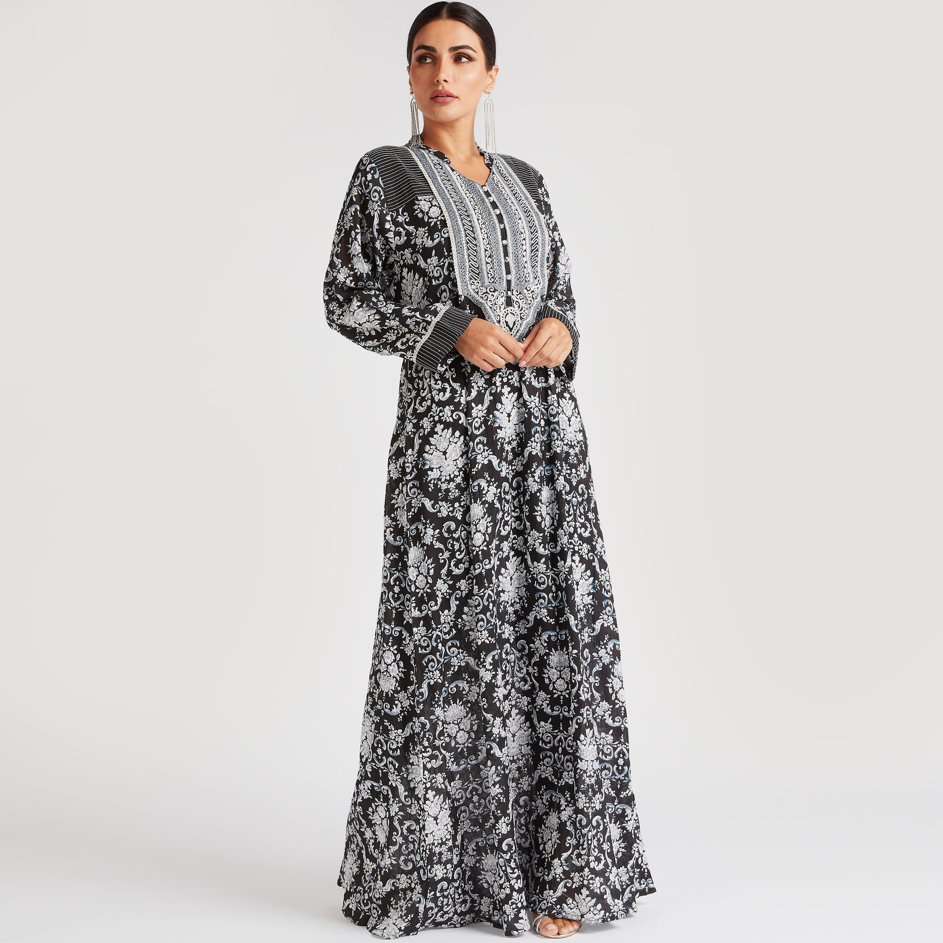 جلابية بياقة مطرّزة وطبعات جاكوبيان من عبايات-women-arabicclothing-abayas-image-2