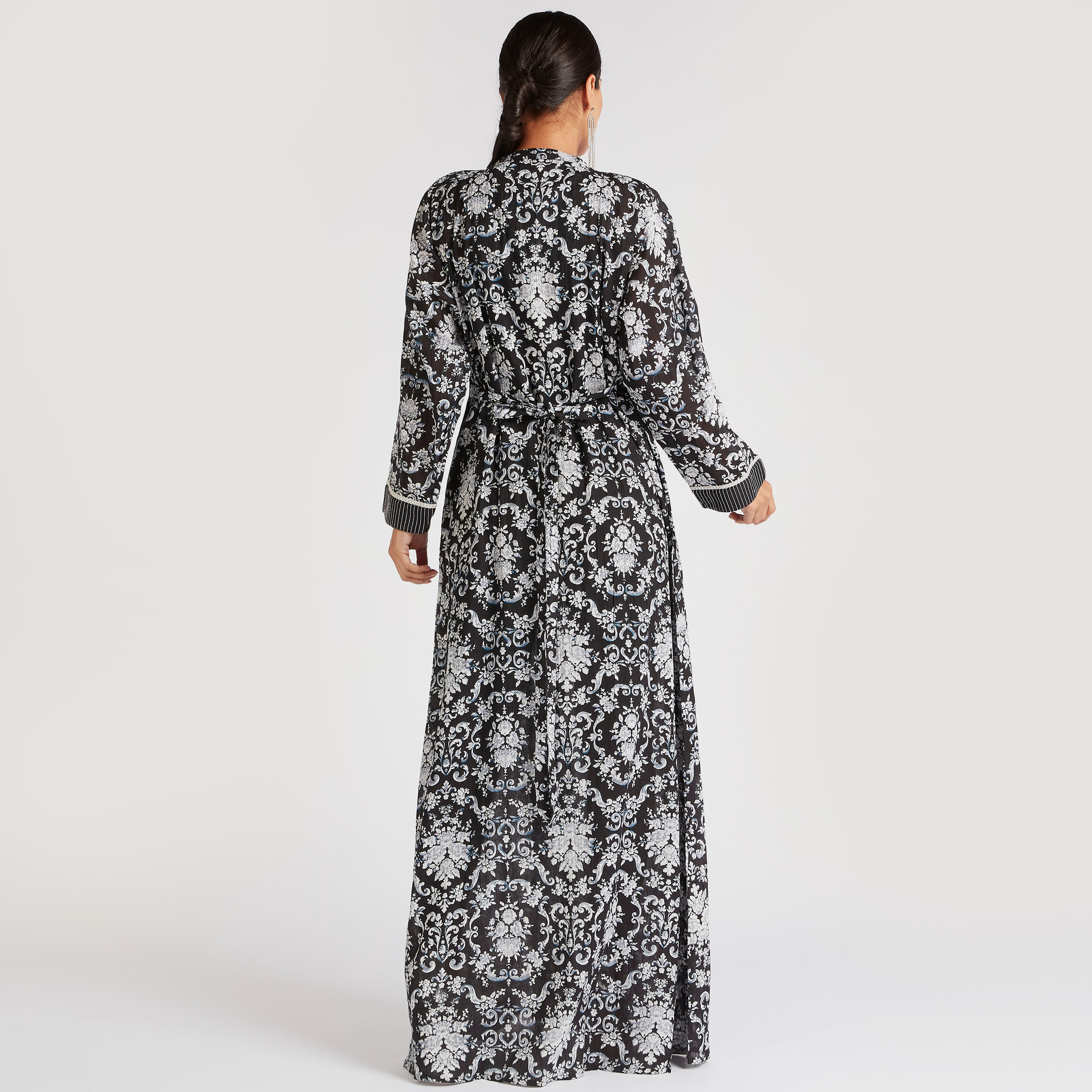 جلابية بياقة مطرّزة وطبعات جاكوبيان من عبايات-women-arabicclothing-abayas-image-4