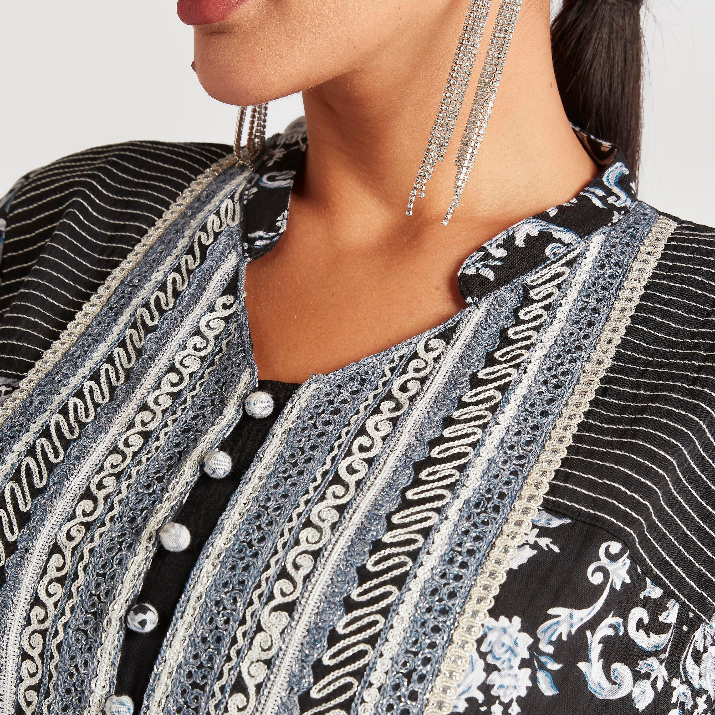 جلابية بياقة مطرّزة وطبعات جاكوبيان من عبايات-women-arabicclothing-abayas-image-6