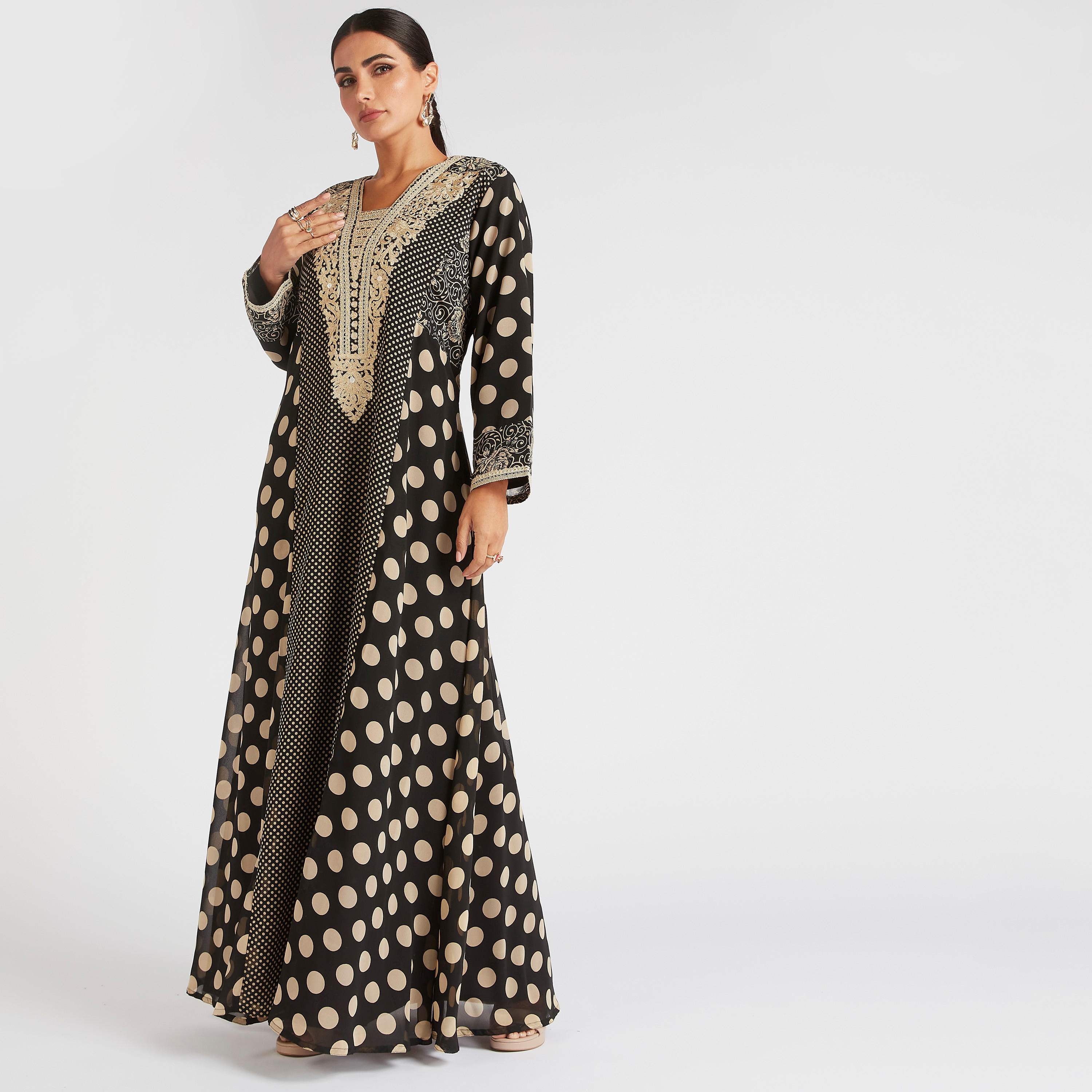 جلابية بطبعة منقطّة بطية صدر مطرزة وأزرار-women-arabicclothing-abayas-image-2